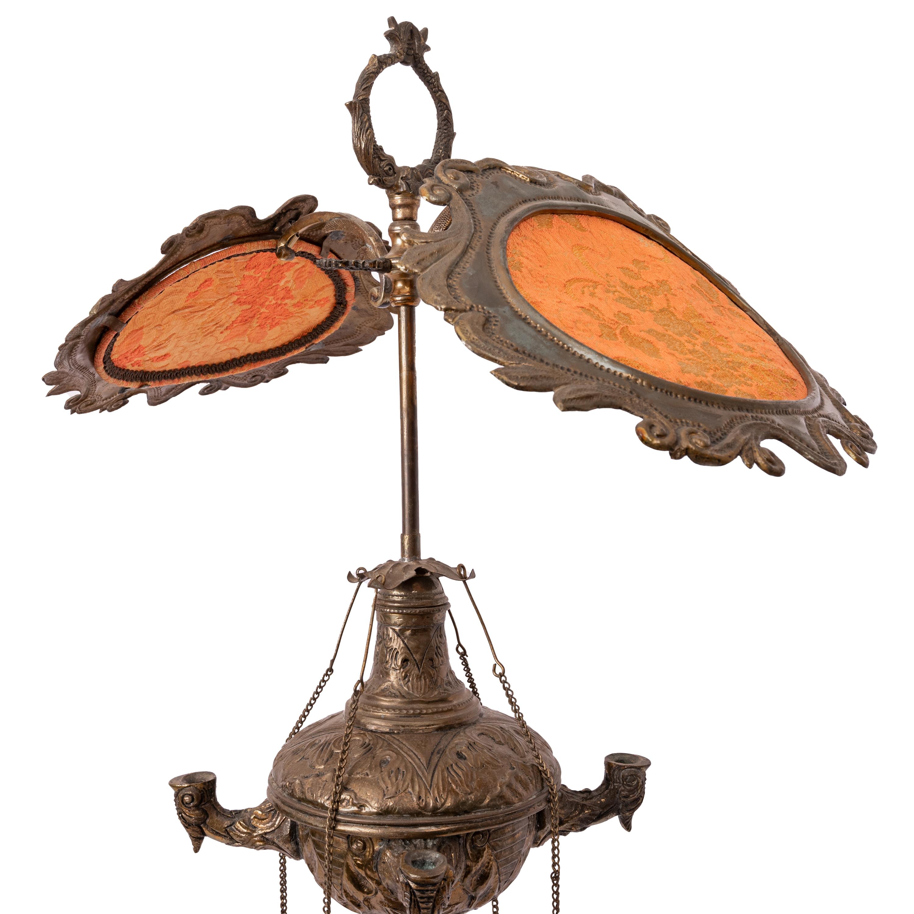 Néo-Renaissance Antique lampe à huile italienne Renaissance en laiton Lucerne Florentine Chatelaine 1880 en vente