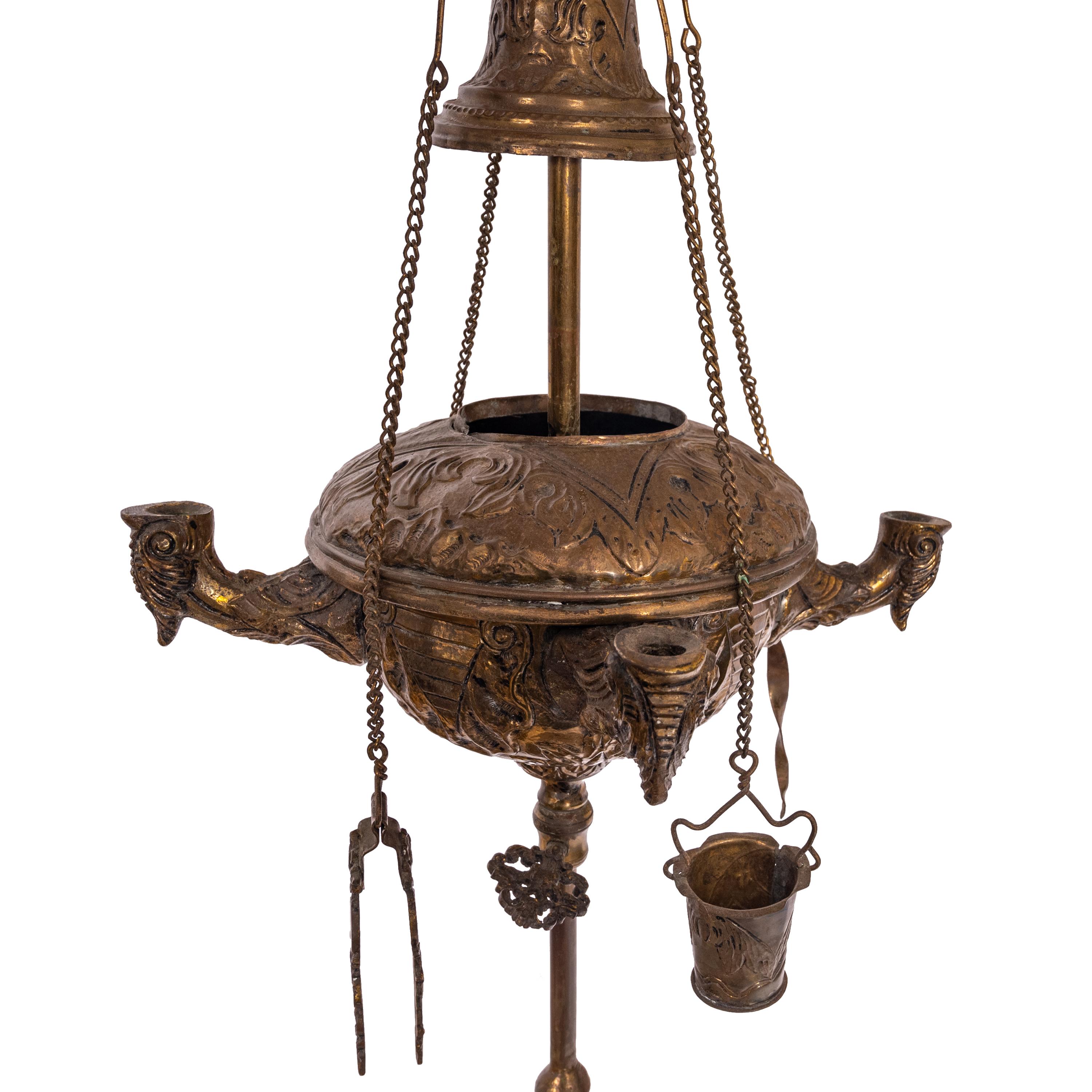 Renaissance Revival Antique Italian Renaissance Brass Lucerne Florentine Chatelaine Oil Lamp 1880 For Sale