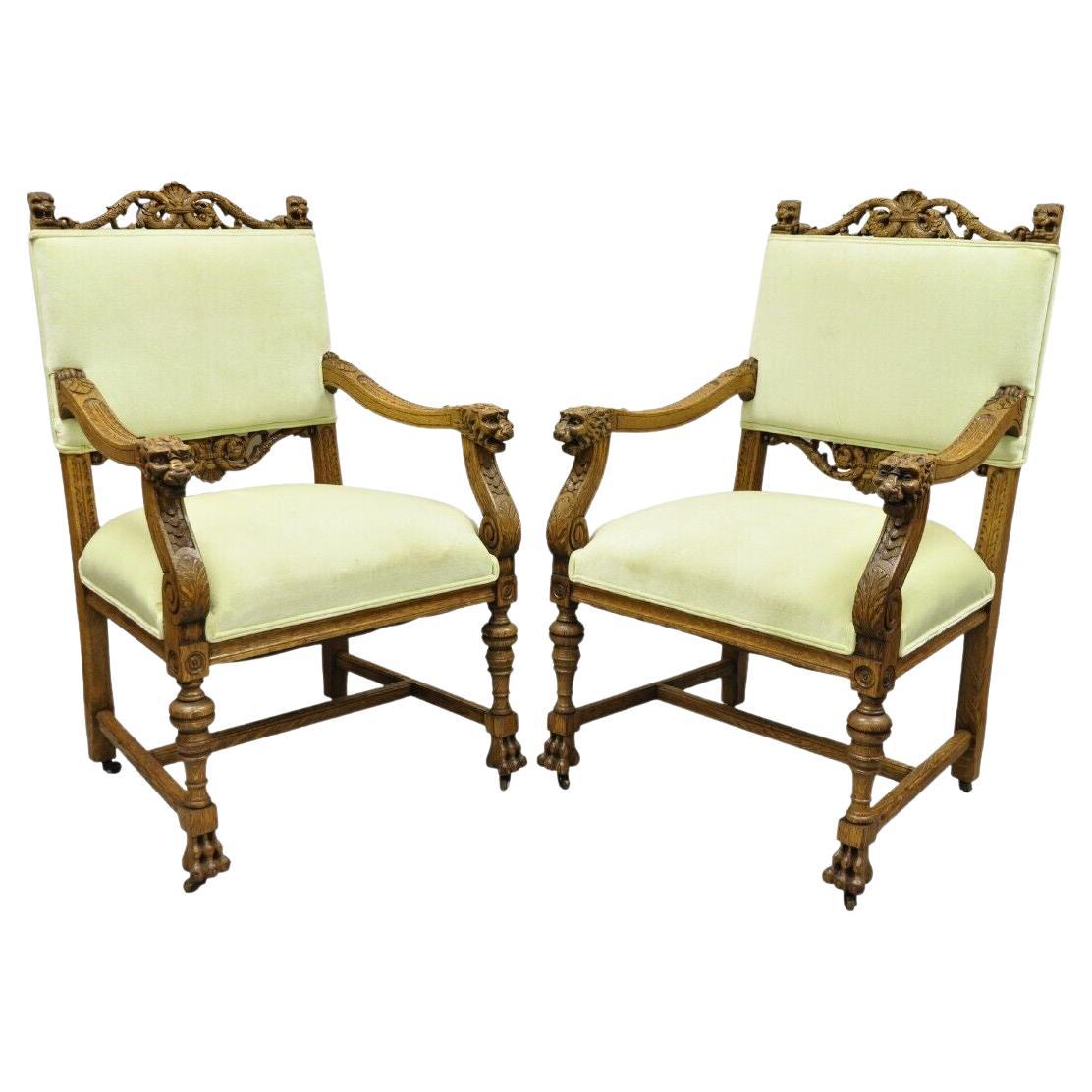 Antike italienische Renaissance-Sessel aus geschnitztem Eichenholz mit Löwenkopf und Pfotenfüßen - Paar