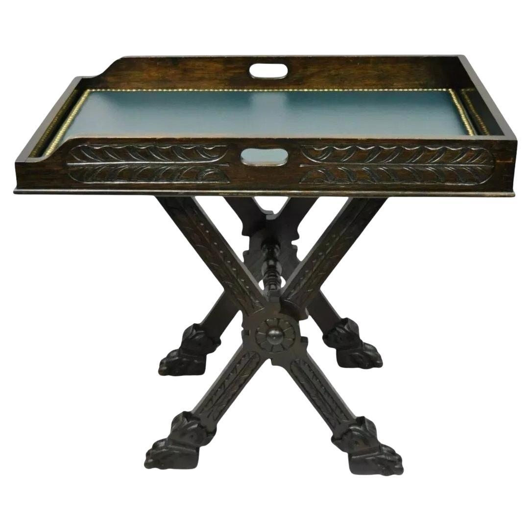 Ancienne table de bar pliante en noyer sculpté de la Renaissance italienne avec pieds en patte de lion