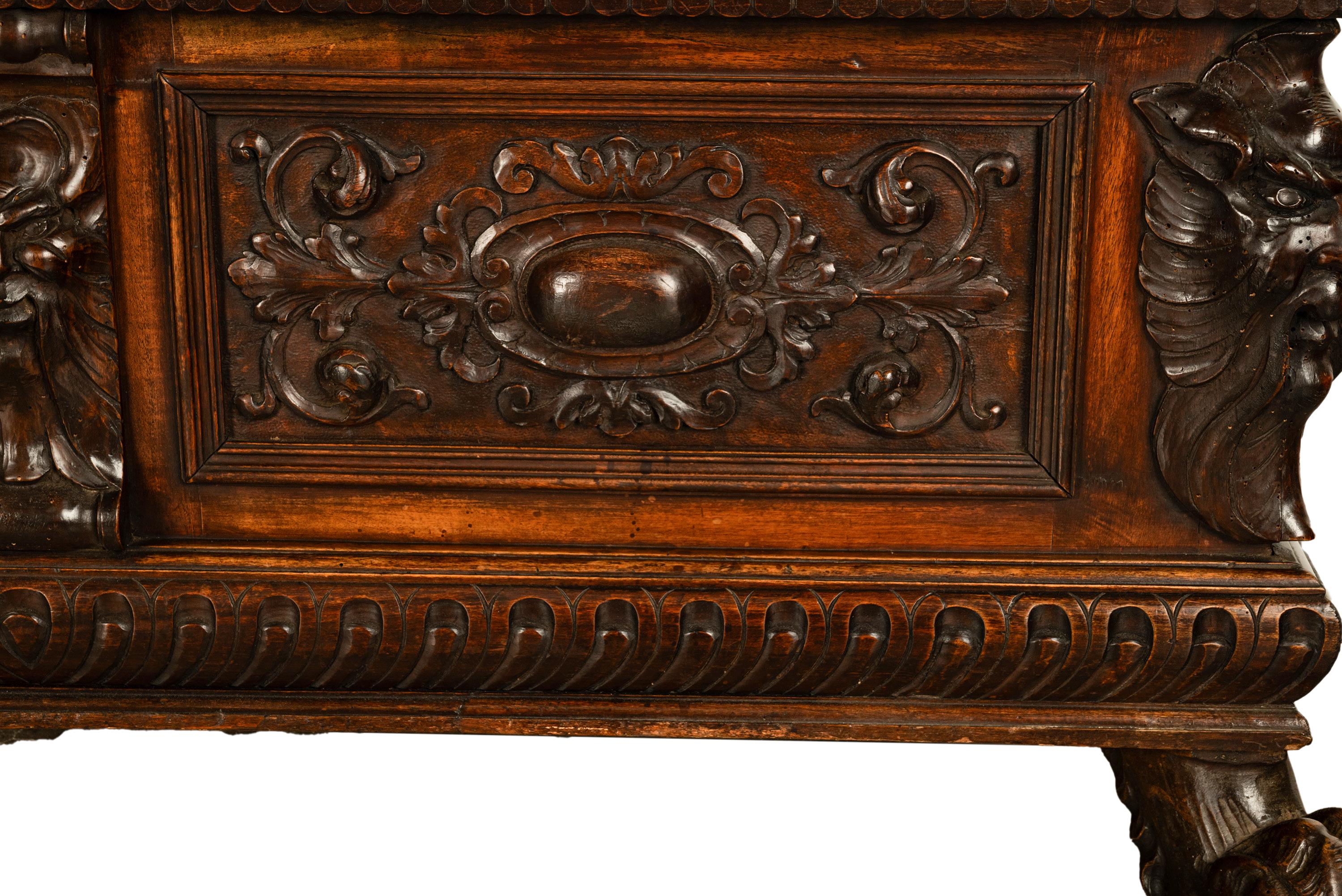 Antigua arqueta italiana renacentista de nogal tallado Asiento de ventana 1850 en venta 6