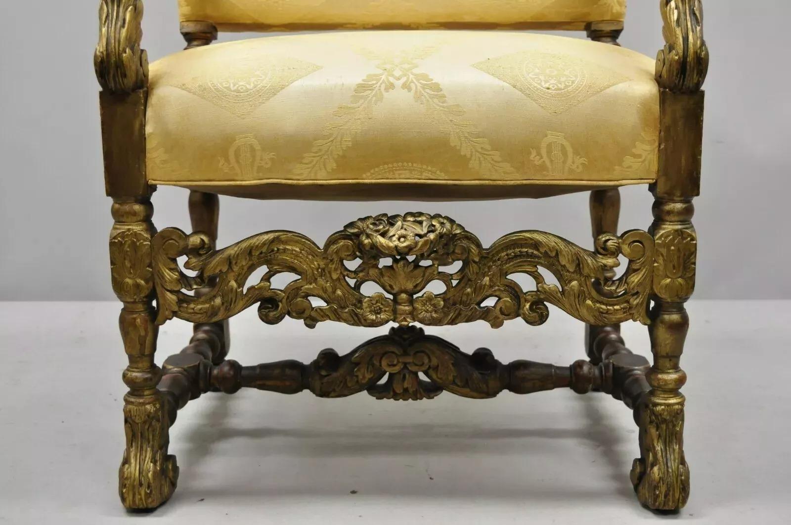 Inconnu Ancienne chaise à accoudoirs en noyer sculpté de la Renaissance italienne Jacobean Gold en vente