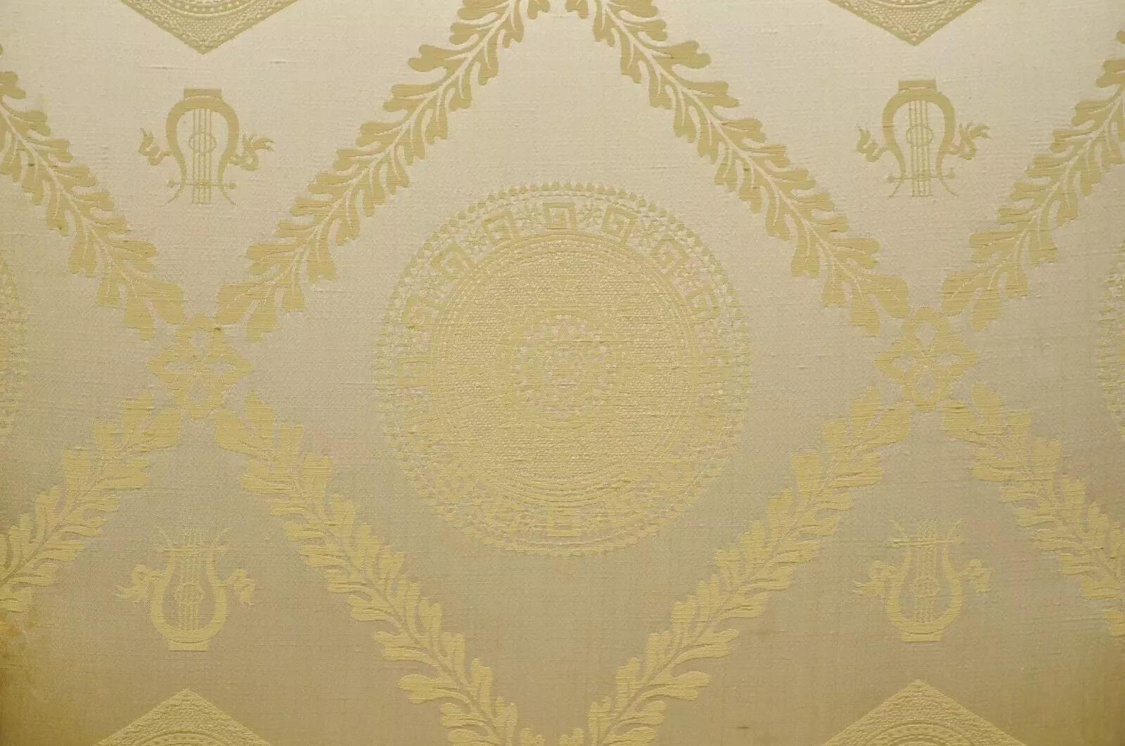 Ancienne chaise à accoudoirs en noyer sculpté de la Renaissance italienne Jacobean Gold en vente 1