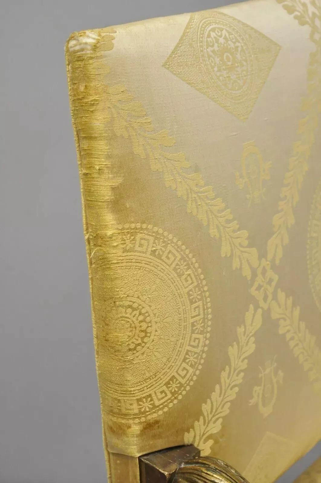 Ancienne chaise à accoudoirs en noyer sculpté de la Renaissance italienne Jacobean Gold en vente 2
