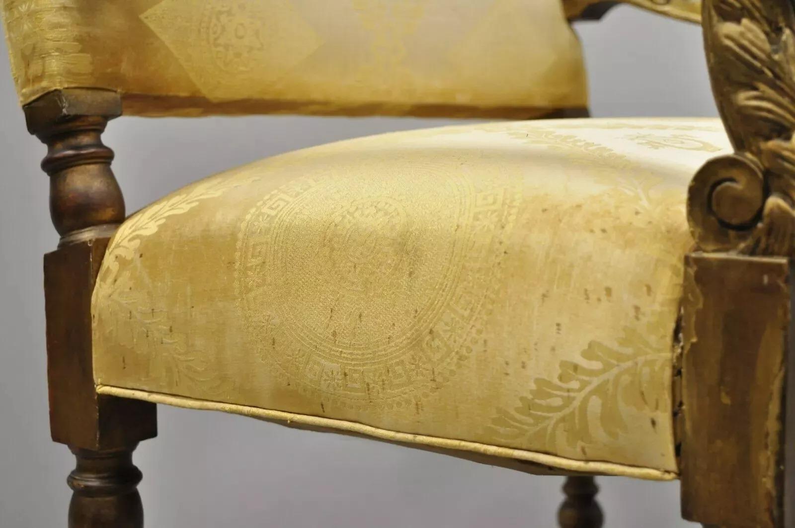 Ancienne chaise à accoudoirs en noyer sculpté de la Renaissance italienne Jacobean Gold en vente 3