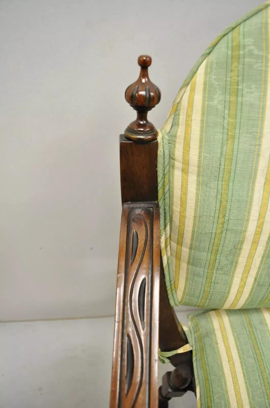 Anciennes chaises à accoudoirs Savonarola en noyer sculpté de la Renaissance italienne - une paire en vente 2