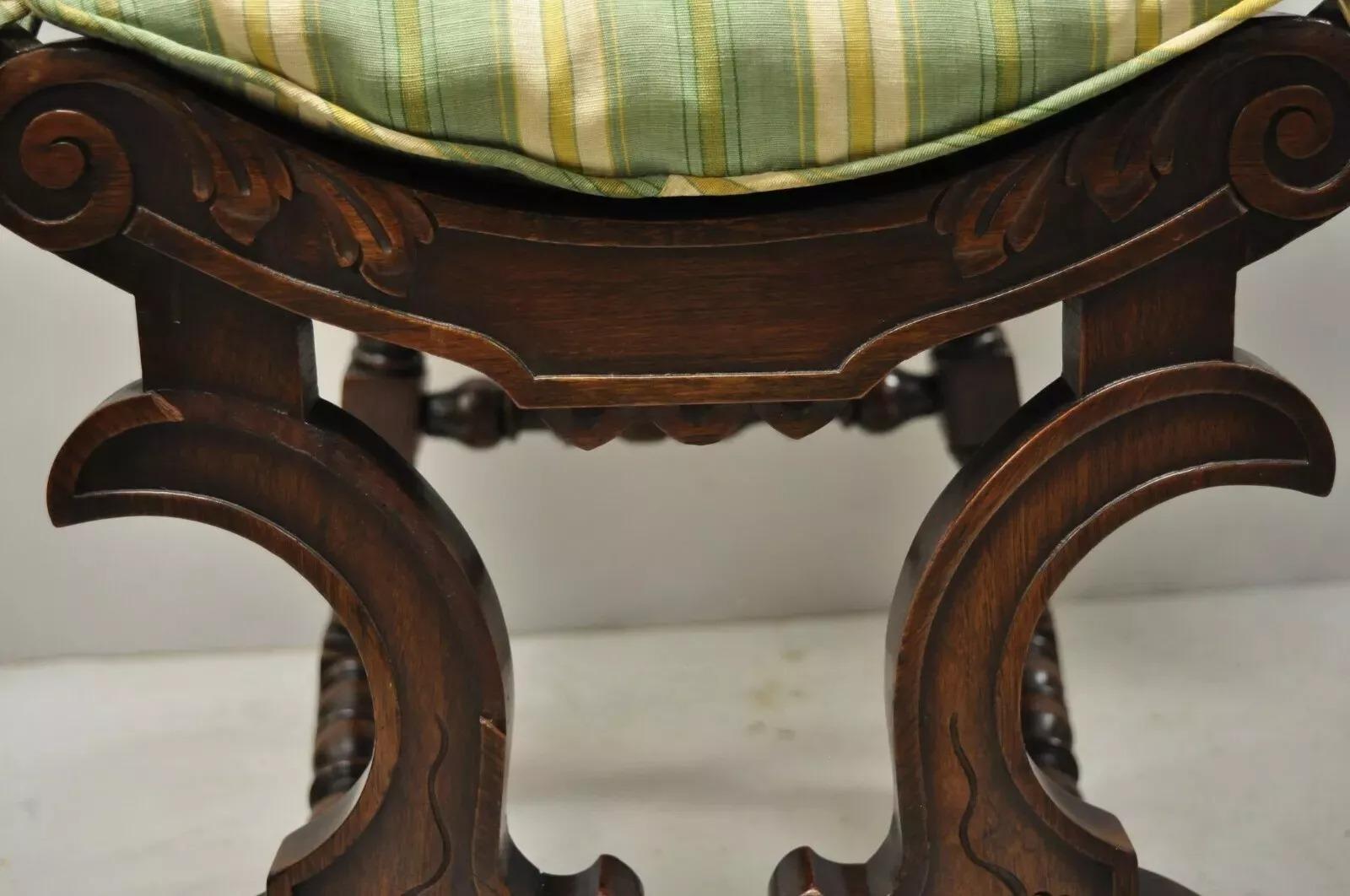 Anciennes chaises à accoudoirs Savonarola en noyer sculpté de la Renaissance italienne - une paire en vente 3