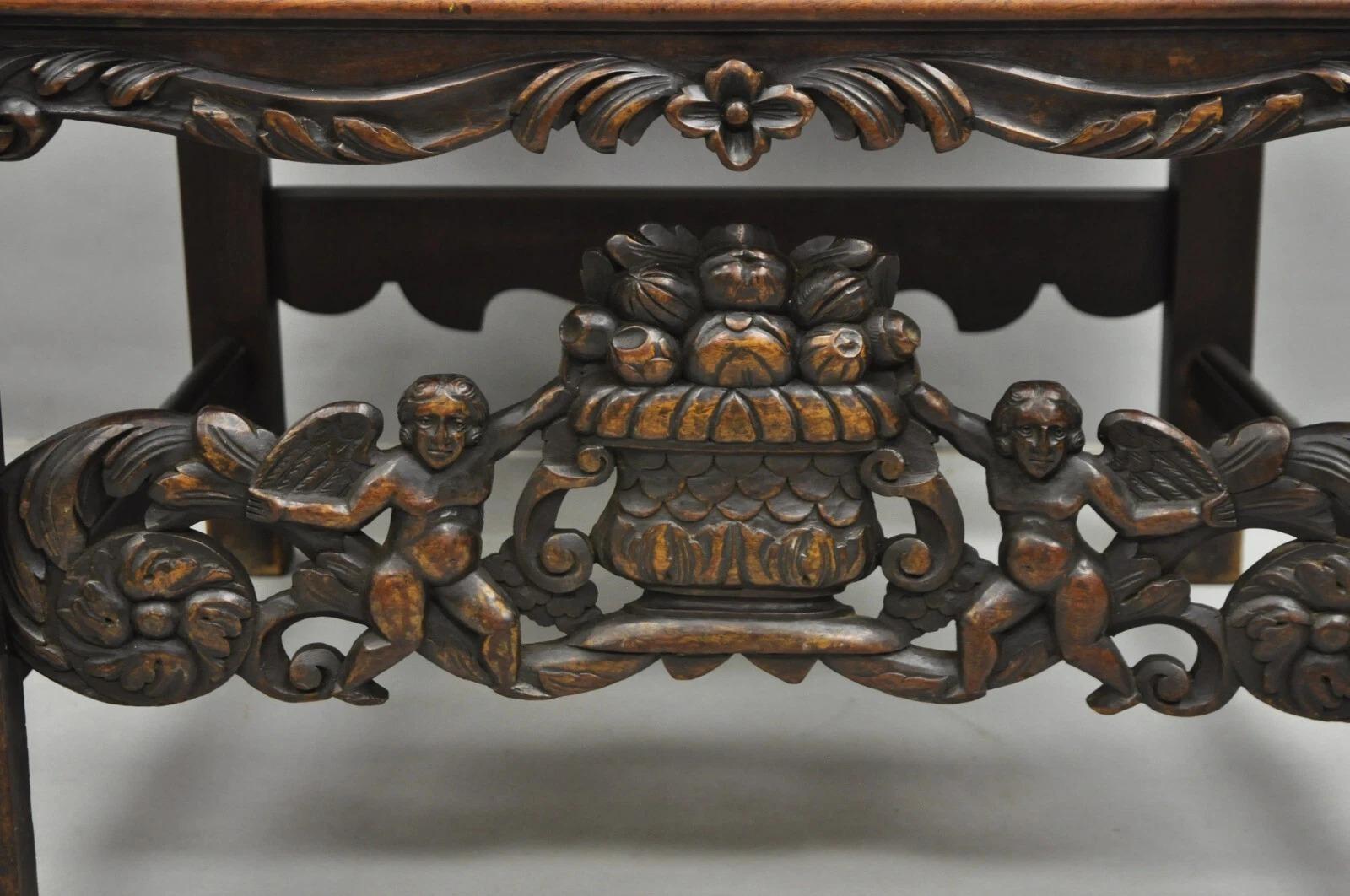 Ancienne chaise à accoudoirs en noyer sculpté de la Renaissance italienne avec chérubins ailés en vente 6