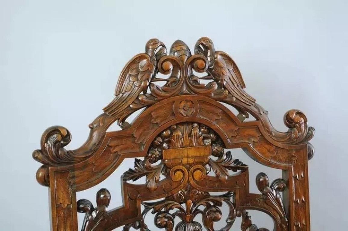 Ancienne chaise à trône en noyer sculptée d'oiseaux et de lions de la Renaissance italienne Bon état - En vente à Philadelphia, PA