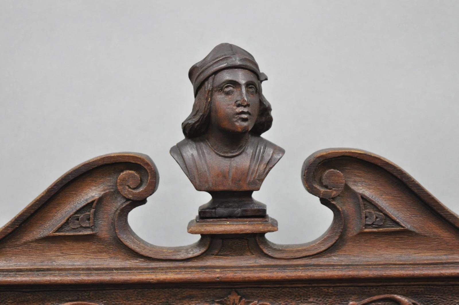 Antike italienische Renaissance Figural geschnitzt Nussbaum Pfote Fuß Schreibtisch Briefkasten im Zustand „Gut“ im Angebot in Philadelphia, PA