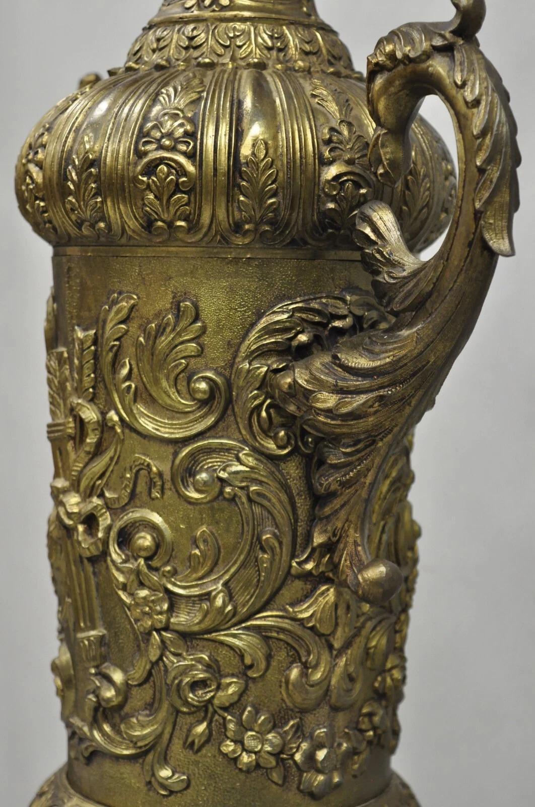 Antique Italian Renaissance Gold Bronze Figural Twin Handle Urn Large Table Lamp in vendita 3