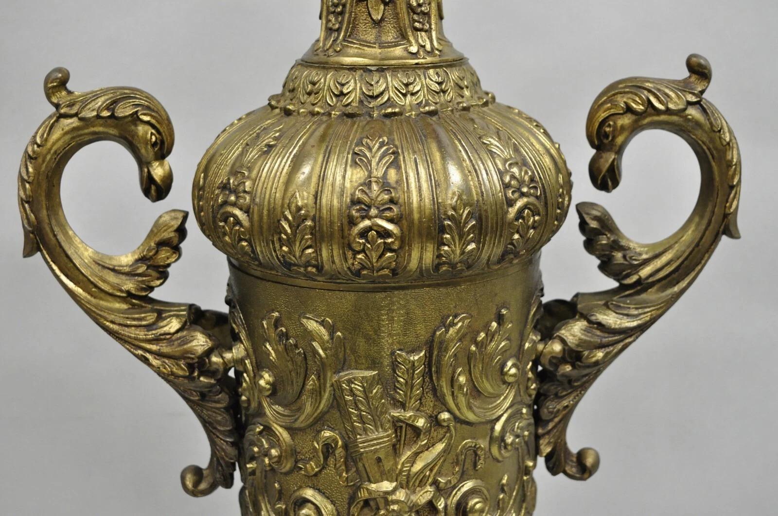 Antique Italian Renaissance Gold Bronze Figural Twin Handle Urn Large Table Lamp In condizioni buone in vendita a Philadelphia, PA