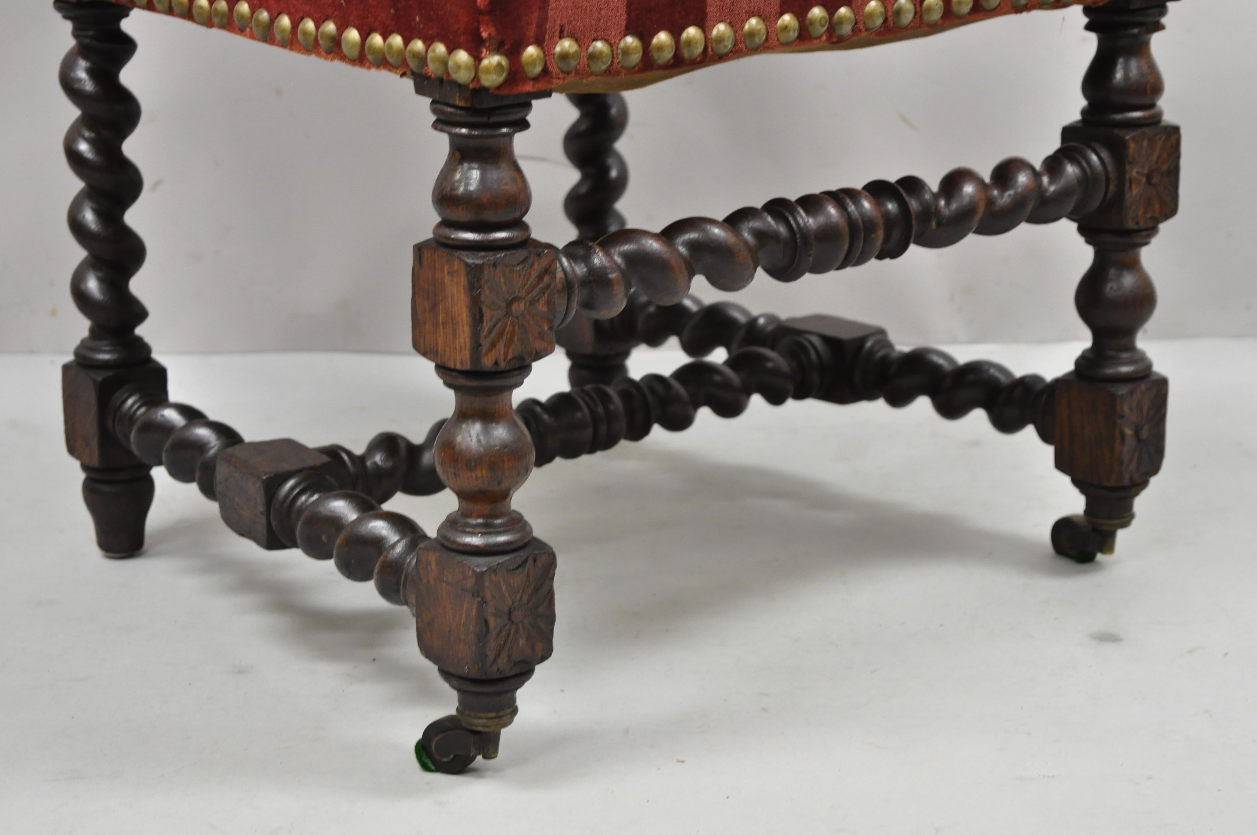 Ancienne chaise d'appoint italienne de la Renaissance à torsion d'orge avec griffon ailé et dragon lion en vente 1