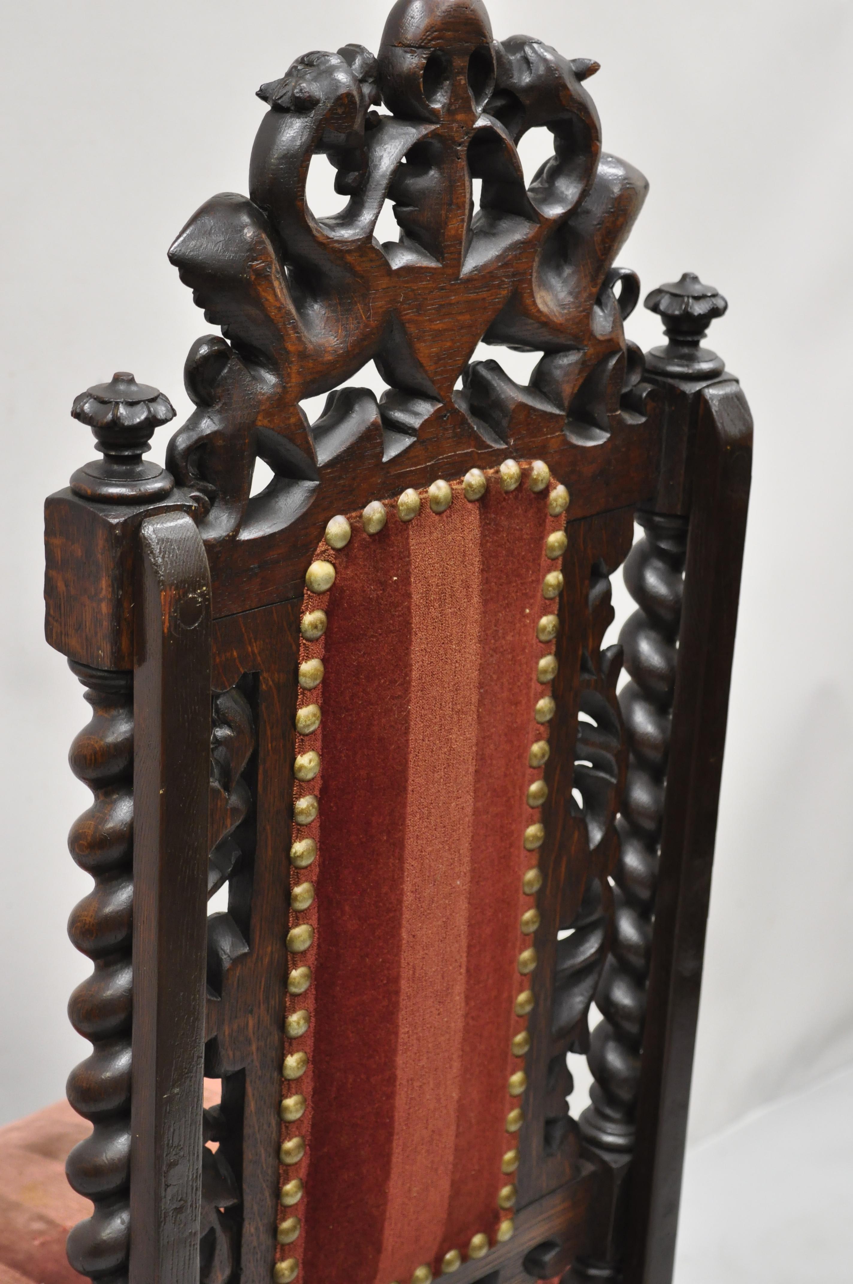 Ancienne chaise d'appoint italienne de la Renaissance à torsion d'orge avec griffon ailé et dragon lion en vente 3