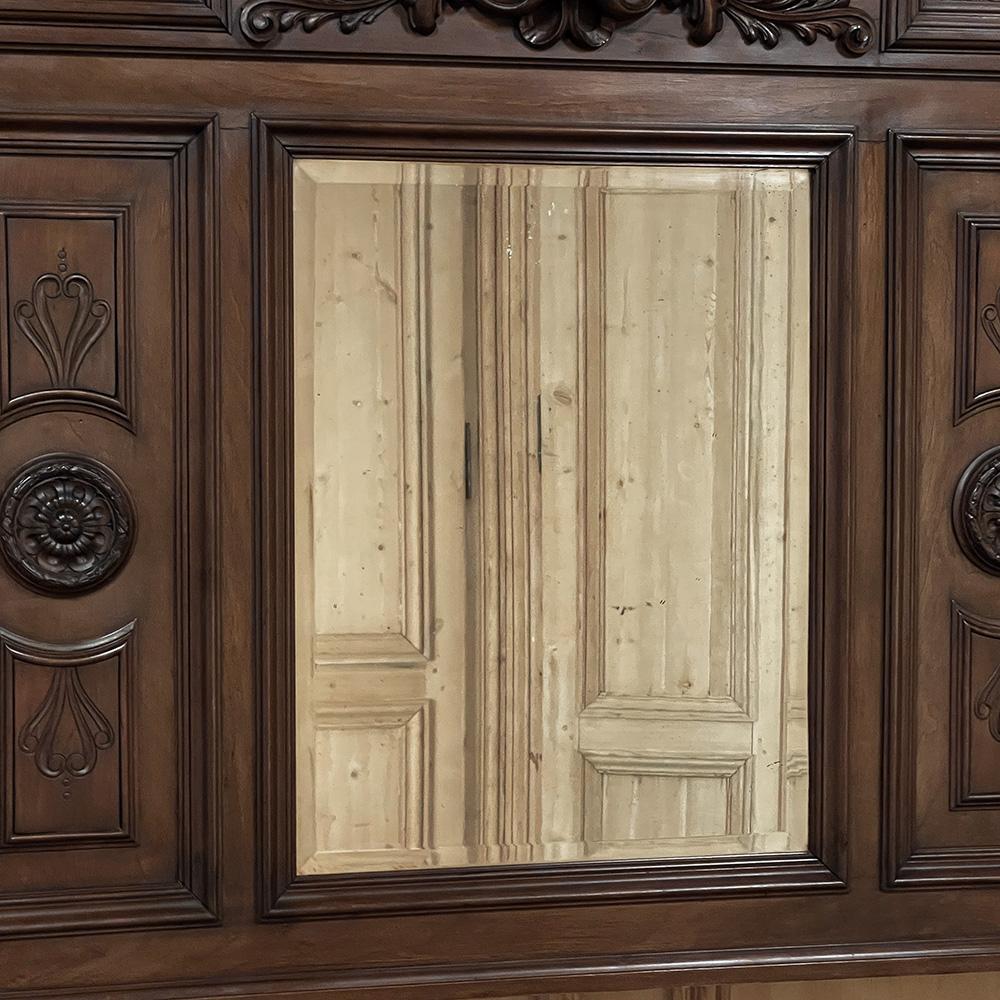 Biseauté Antique Italian Renaissance Mantel Mirror in Walnut (miroir de cheminée en noyer) en vente