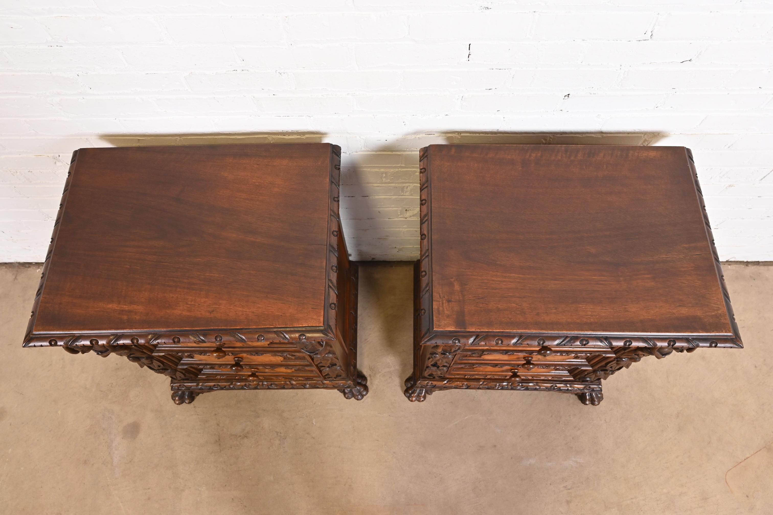 Antique Italian Renaissance Revival Carved Walnut and Burl Wood Bedside Chests For Sale 5