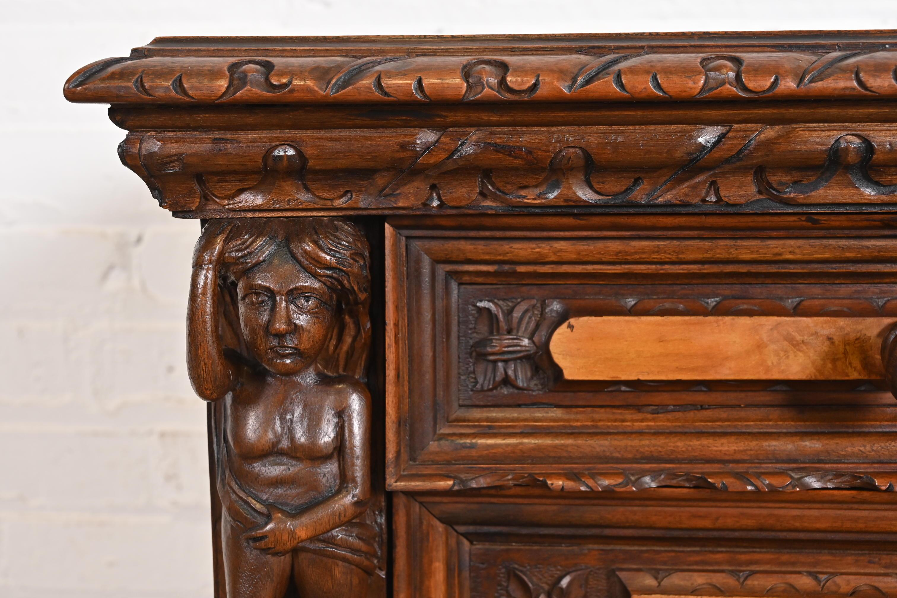 Antique Italian Renaissance Revival Carved Walnut and Burl Wood Bedside Chests For Sale 3