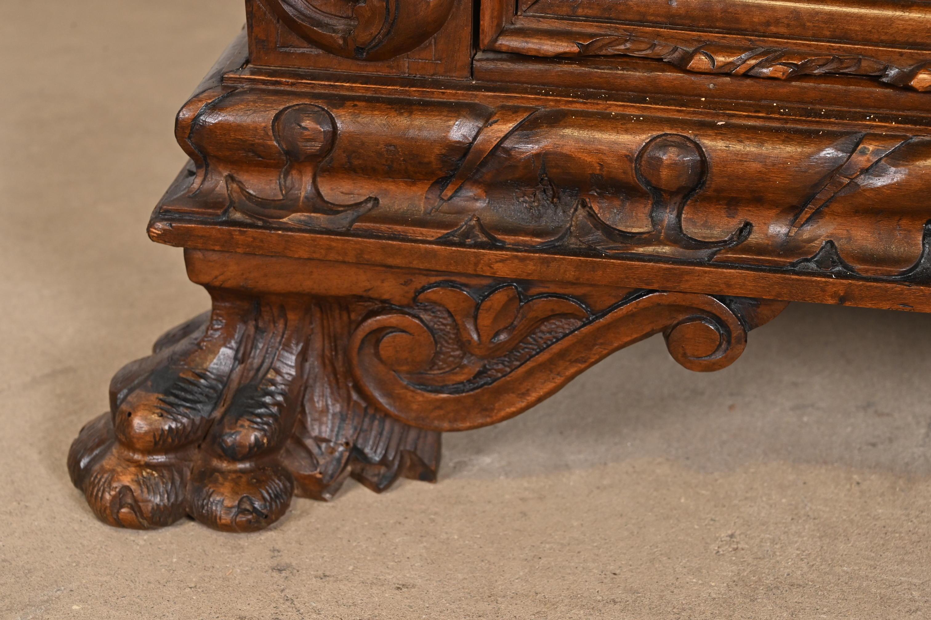 Antique Italian Renaissance Revival Carved Walnut and Burl Wood Bedside Chests For Sale 4