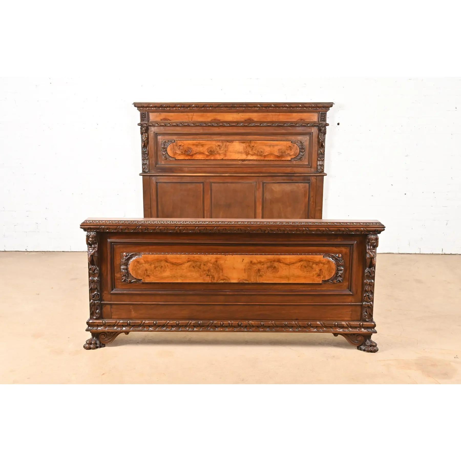 Ancien lit Queen Size en noyer et bois de ronce sculpté de style Renaissance italienne Bon état - En vente à South Bend, IN