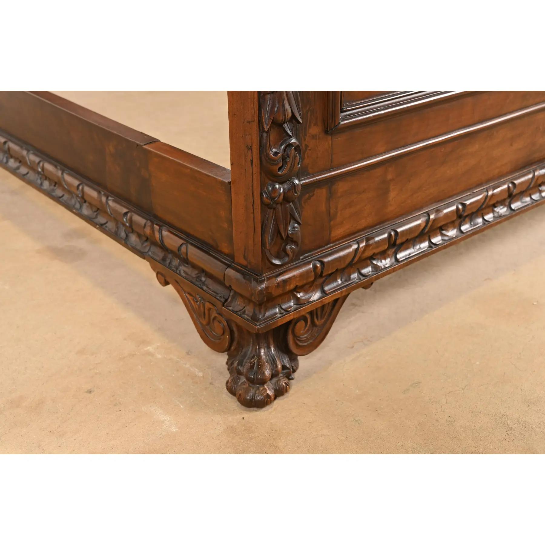 Ancien lit Queen Size en noyer et bois de ronce sculpté de style Renaissance italienne en vente 3