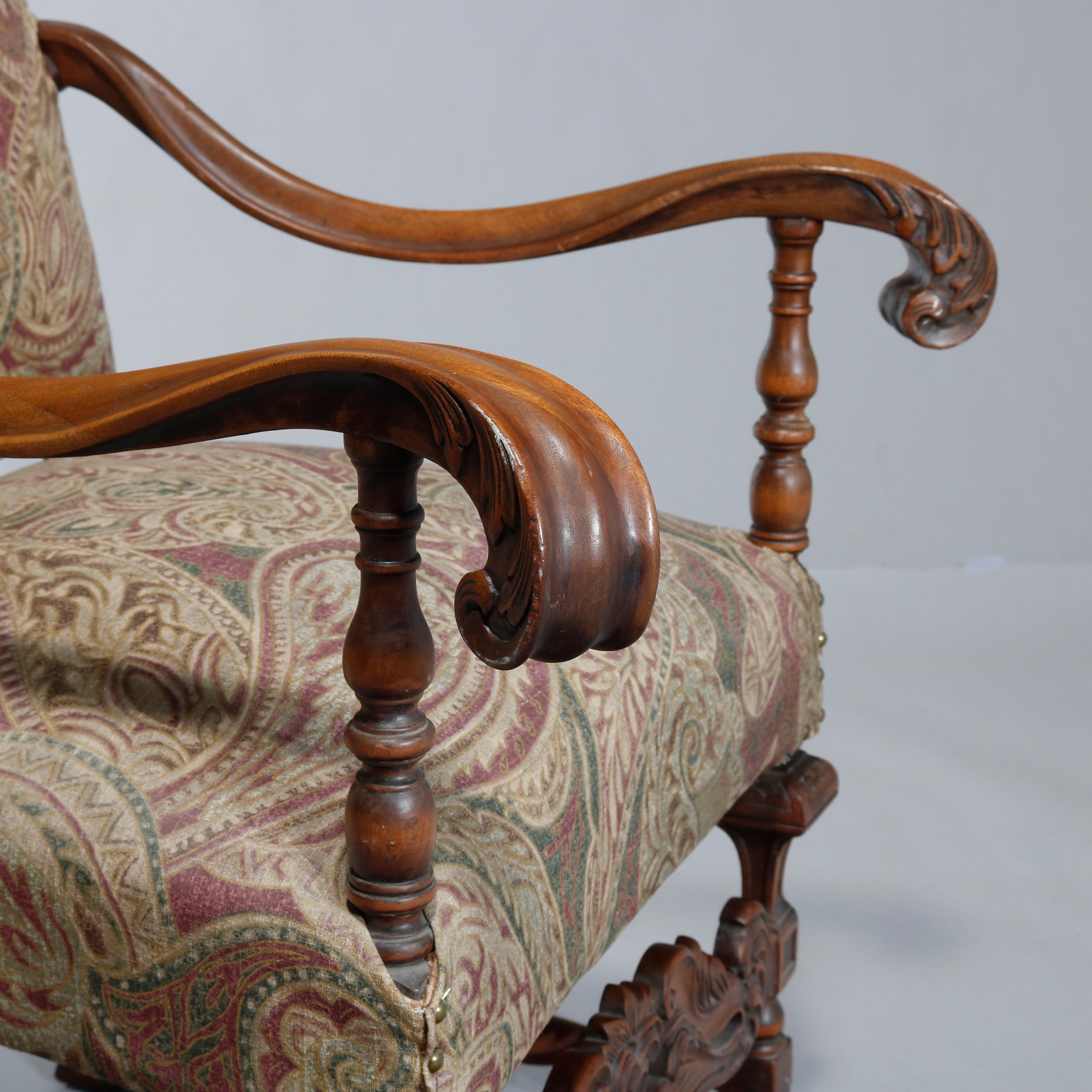 Tissu d'ameublement Ancienne chaise trône italienne de style néo-Renaissance en noyer sculpté, vers 1900 en vente