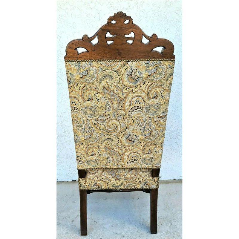 Néo-Renaissance Antique Chaise à trône en noyer sculpté de style Revival de la Renaissance italienne en vente