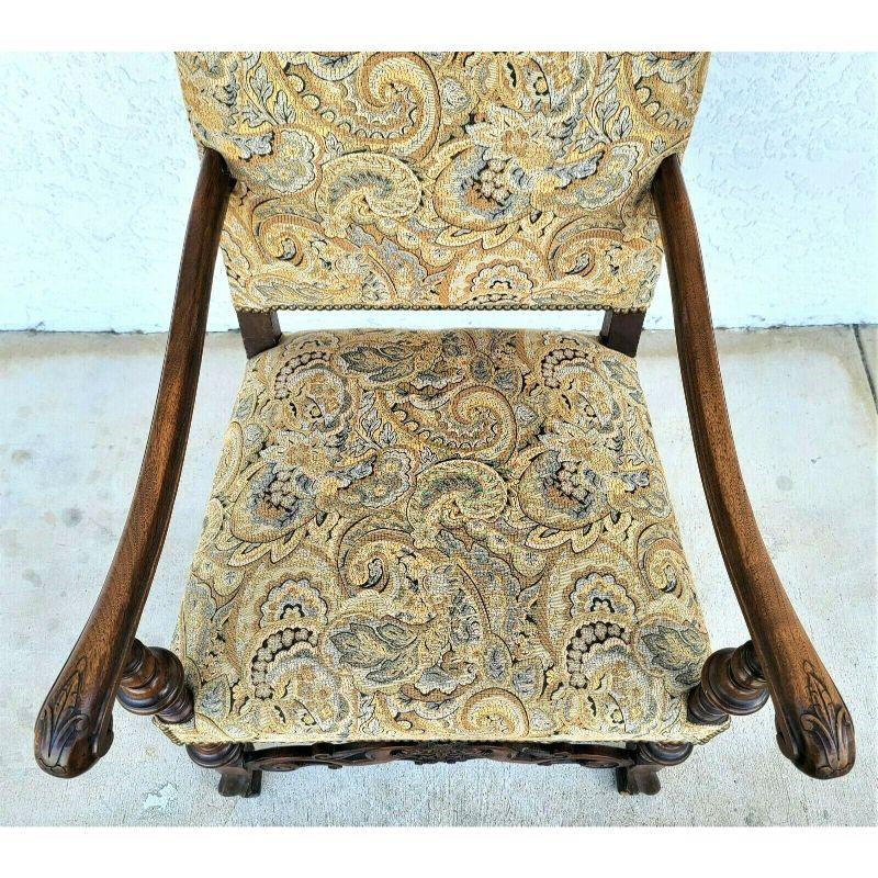 Antique Italian Renaissance Revival Style Carved Walnut Throne Chair In Good Condition For Sale In Lake Worth, FL