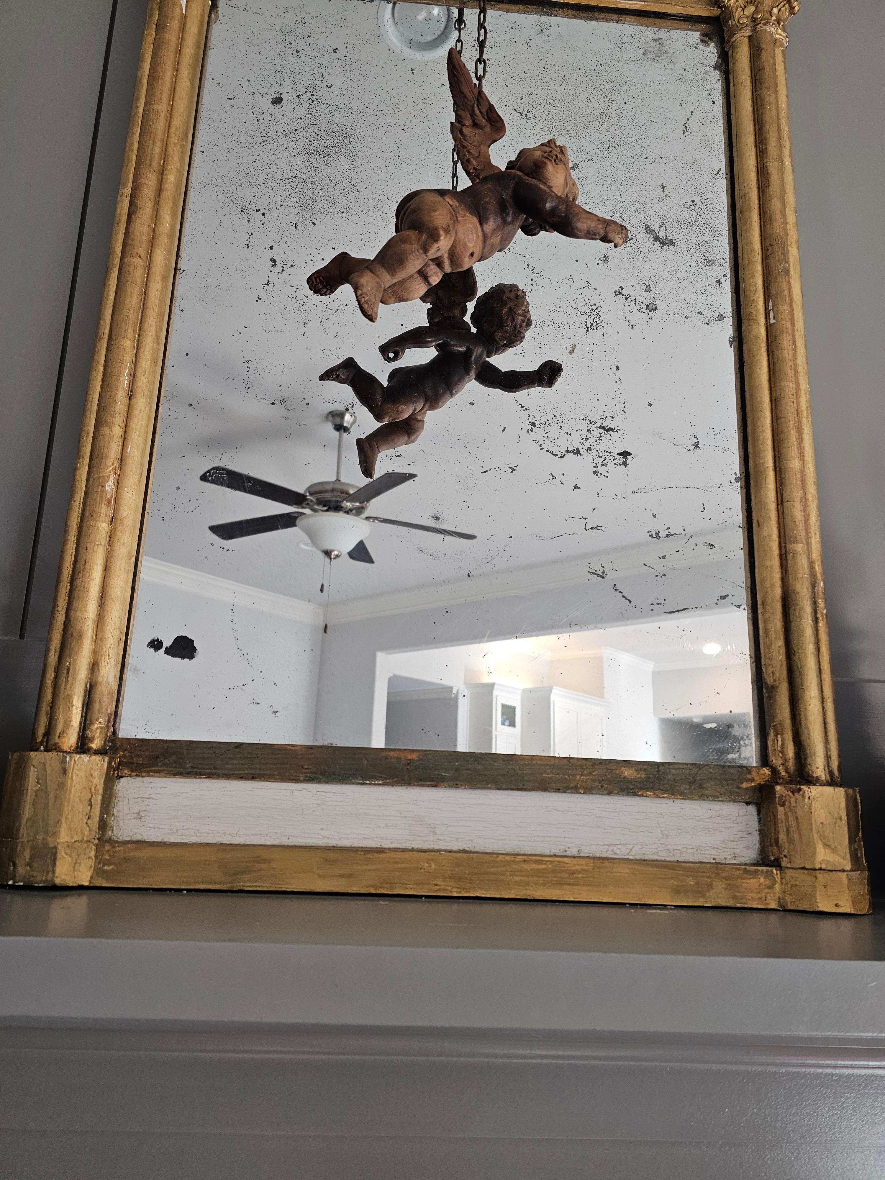 Antike italienische Renaissance Skulptur geschnitzt Giltwood Spiegel mit Putti Figur im Angebot 1