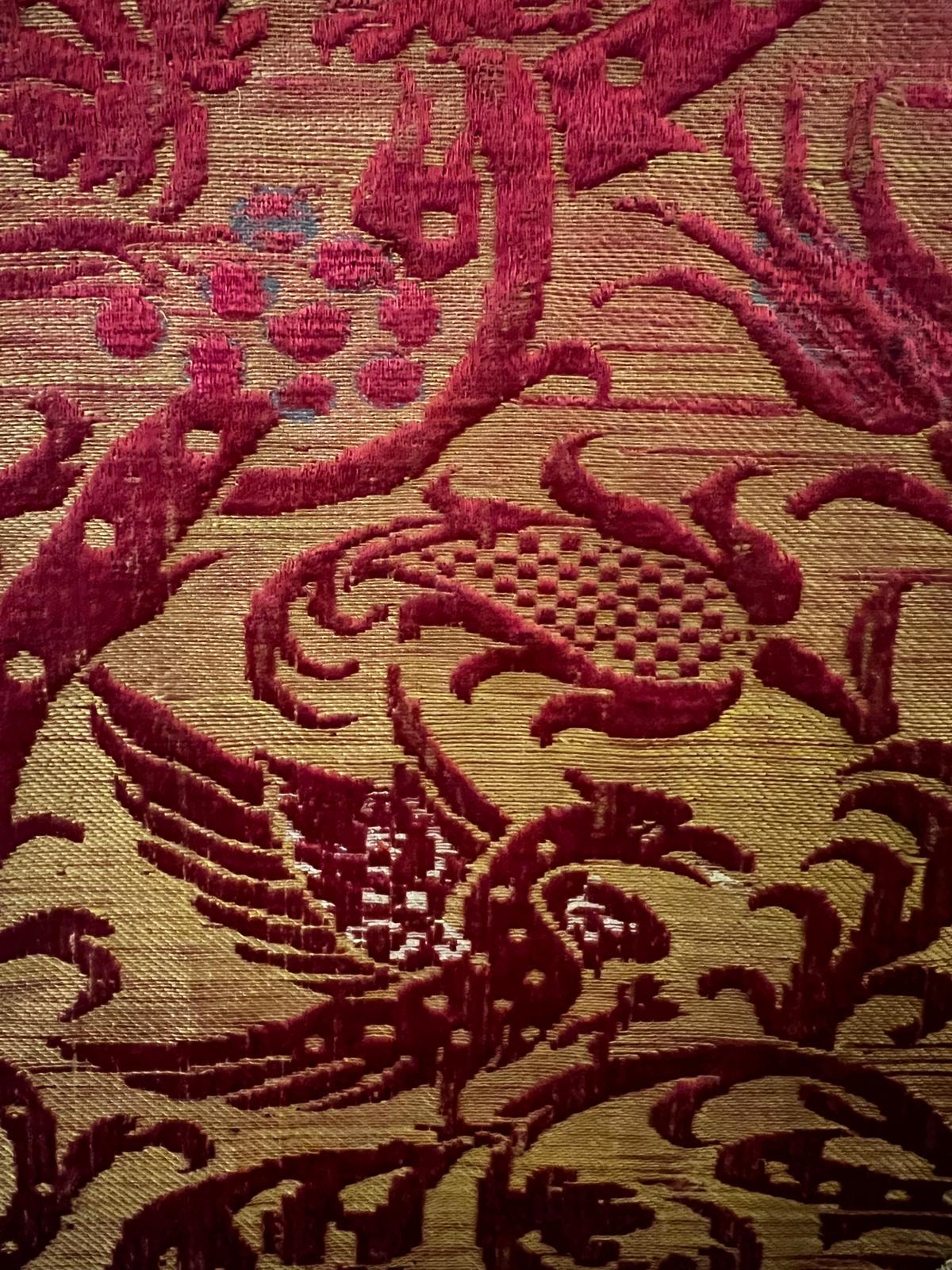 Fino al XVIII secolo Antico broccato di seta rinascimentale italiano Frammenti di Firenze Mid Century Antiques in vendita