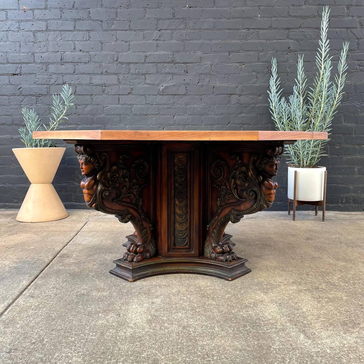 Ancienne table de salle à manger italienne de style Renaissance en noyer sculpté Bon état - En vente à Los Angeles, CA