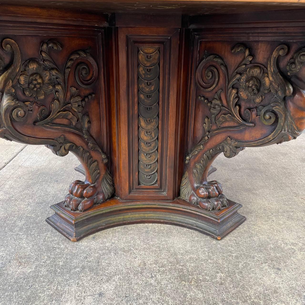 Ancienne table de salle à manger italienne de style Renaissance en noyer sculpté en vente 1