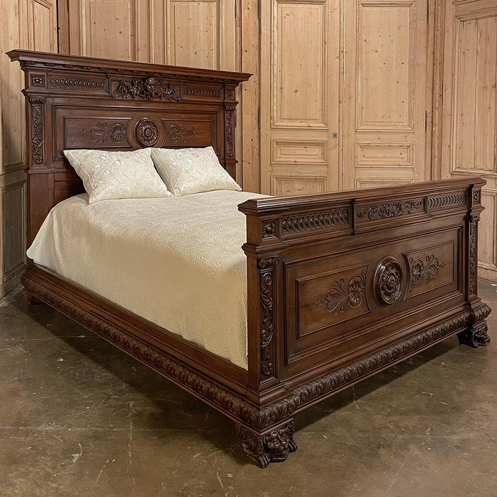 Antique Italian Renaissance Walnut Queen Bed In Good Condition In Dallas, TX