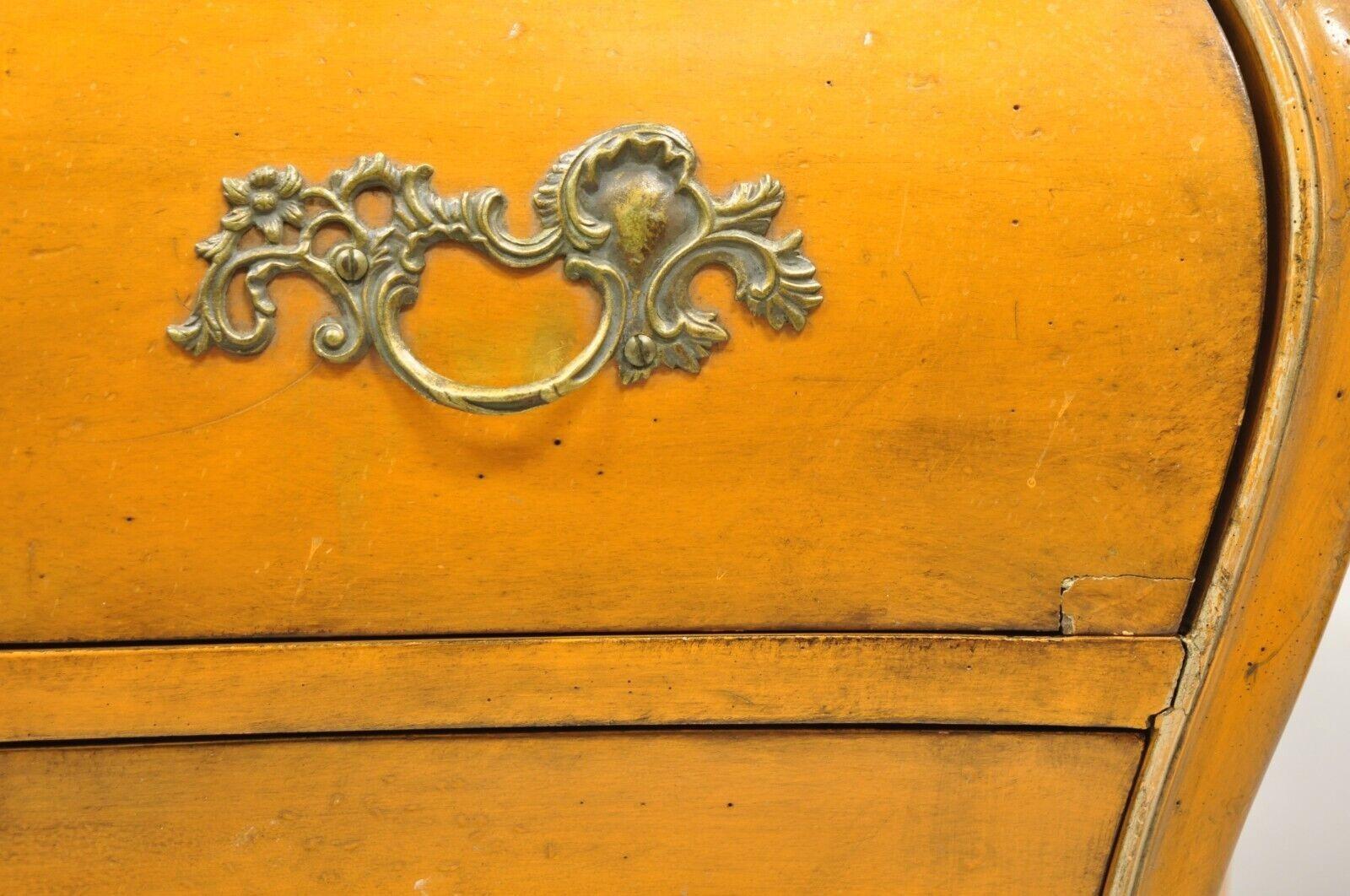 Ancienne commode bombée italienne rococo peinte en orange en vente 4