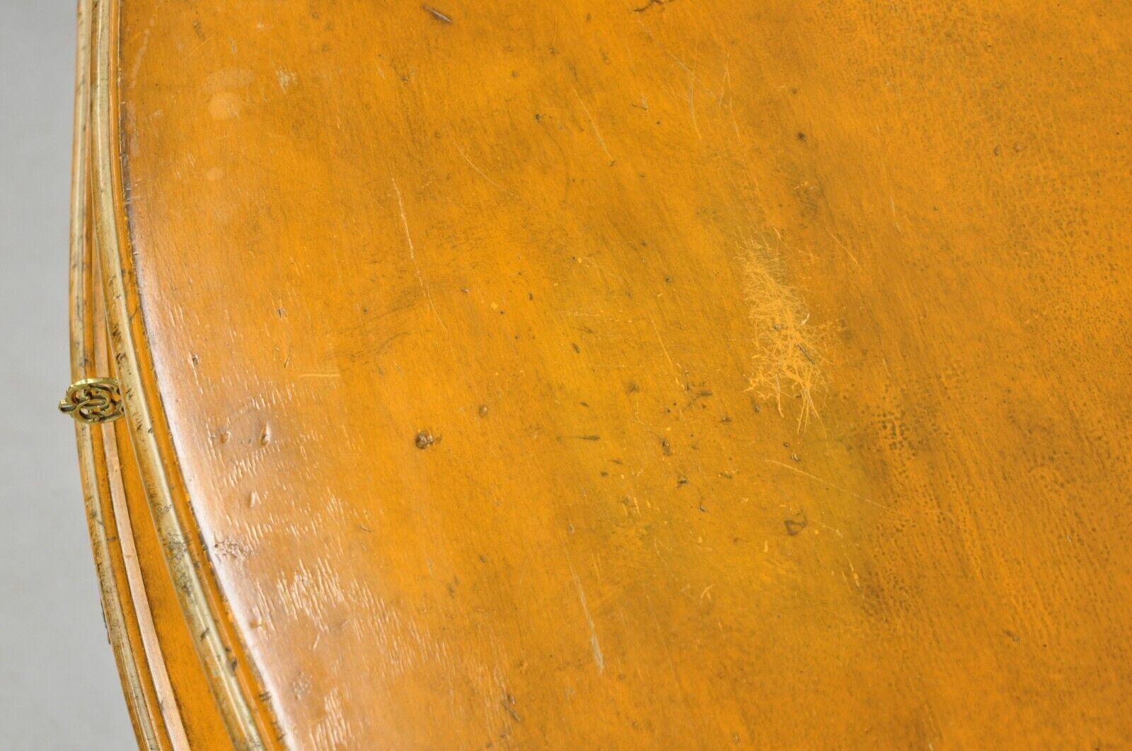 Antike italienische Rokoko-Kommode mit Schubladenschrank, orangefarben lackiert (Holz) im Angebot