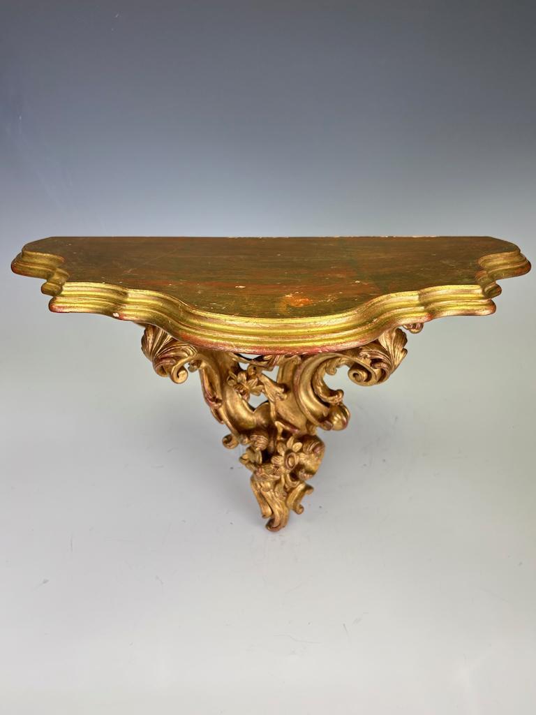 Antica mensola da parete in legno dorato in stile Rococò Revival italiano In condizioni buone in vendita a Lincoln, GB