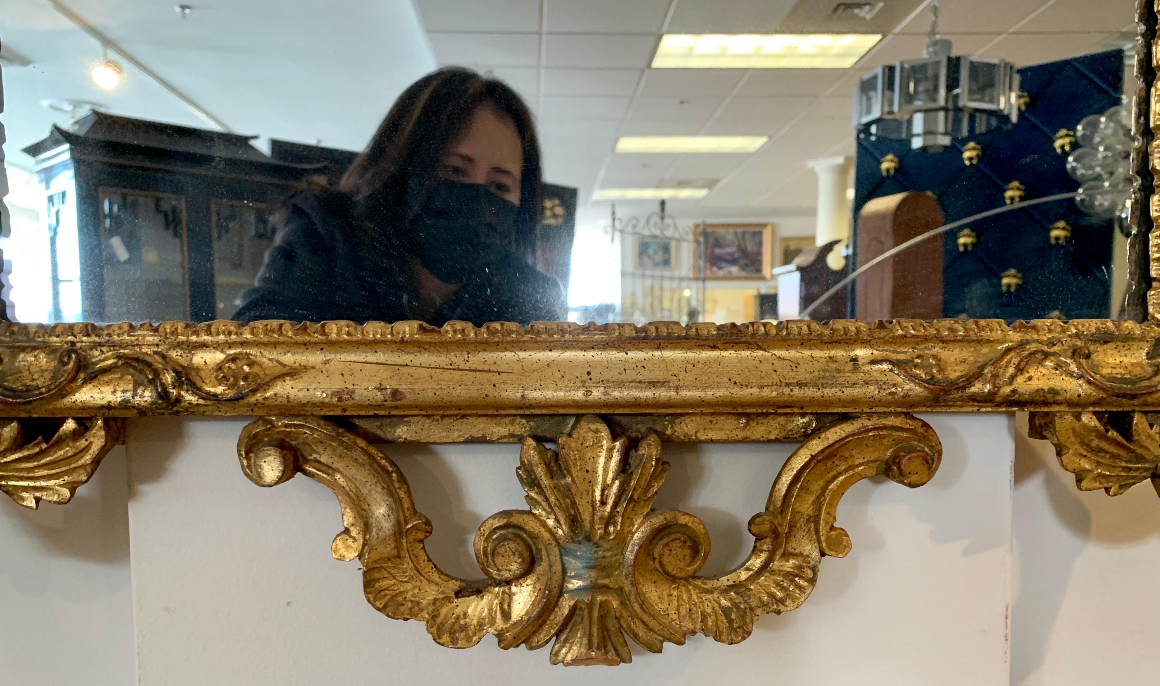 Antique Italian Rococo Style Carved and Gilded Giltwood Mirror In Good Condition In West Hartford, CT