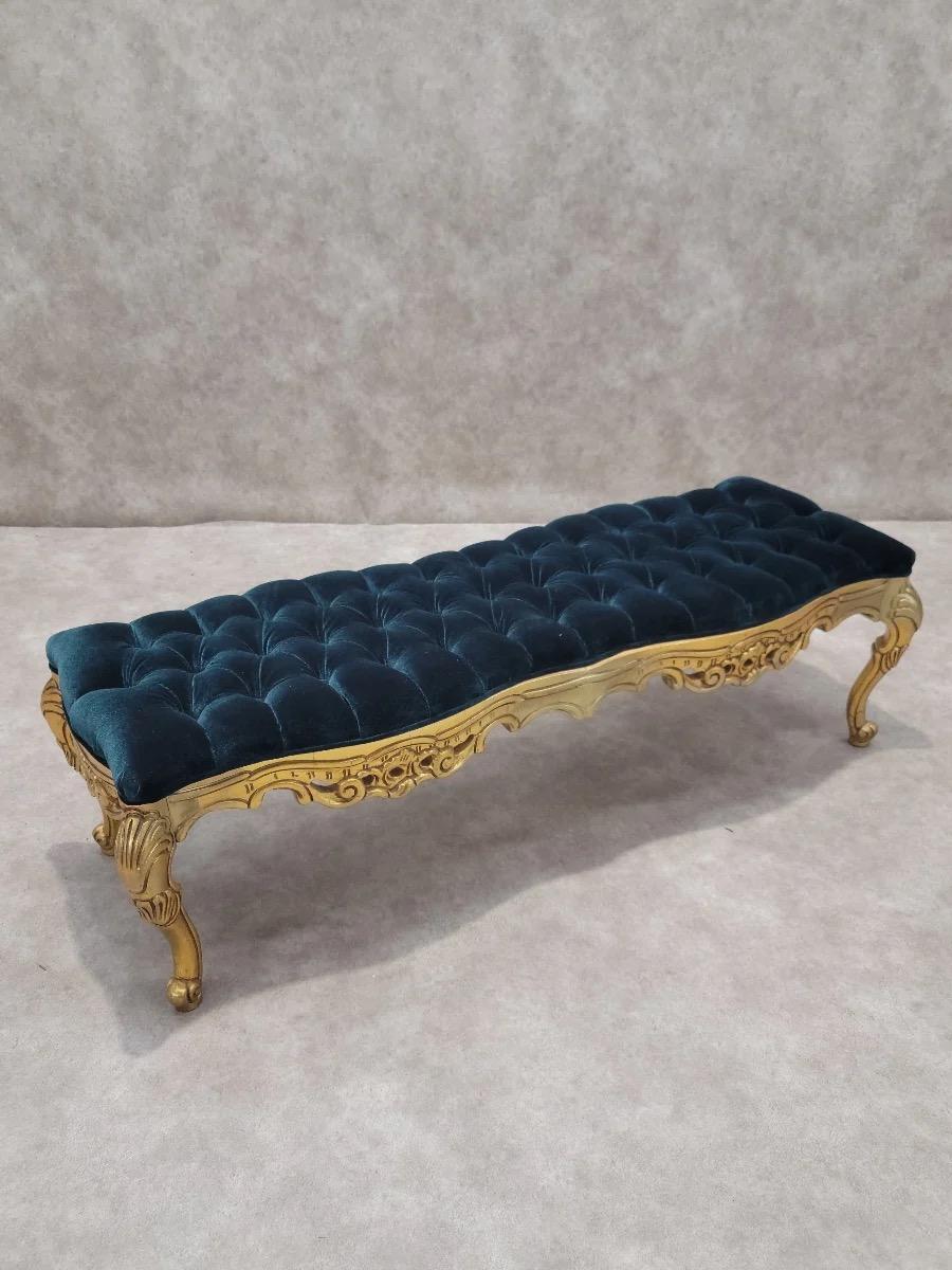 Ancien banc italien de style rococo en bois doré sculpté et touffeté en velours Bon état - En vente à Chicago, IL