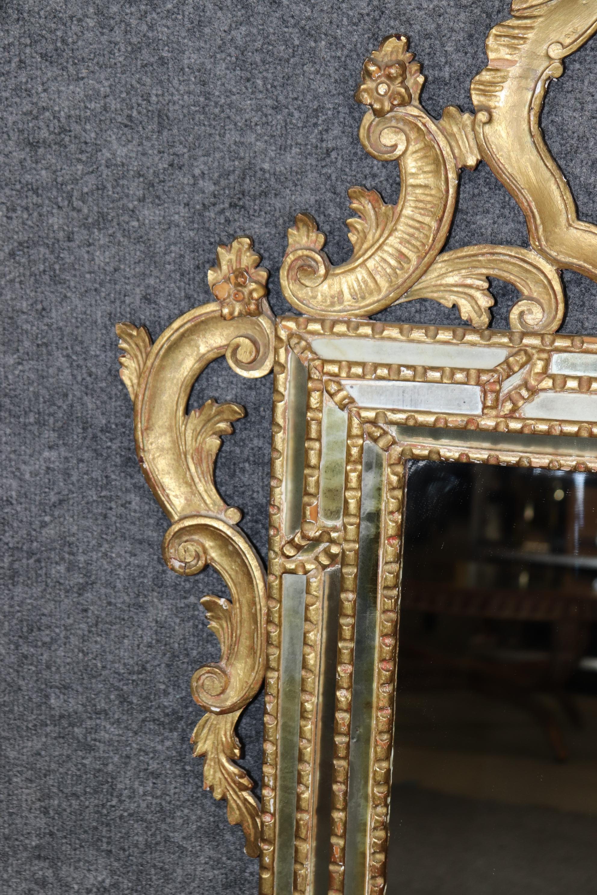 Antike italienische Rokoko-Stil geschnitzt Gold vergoldet Spiegel im Zustand „Gut“ im Angebot in Swedesboro, NJ