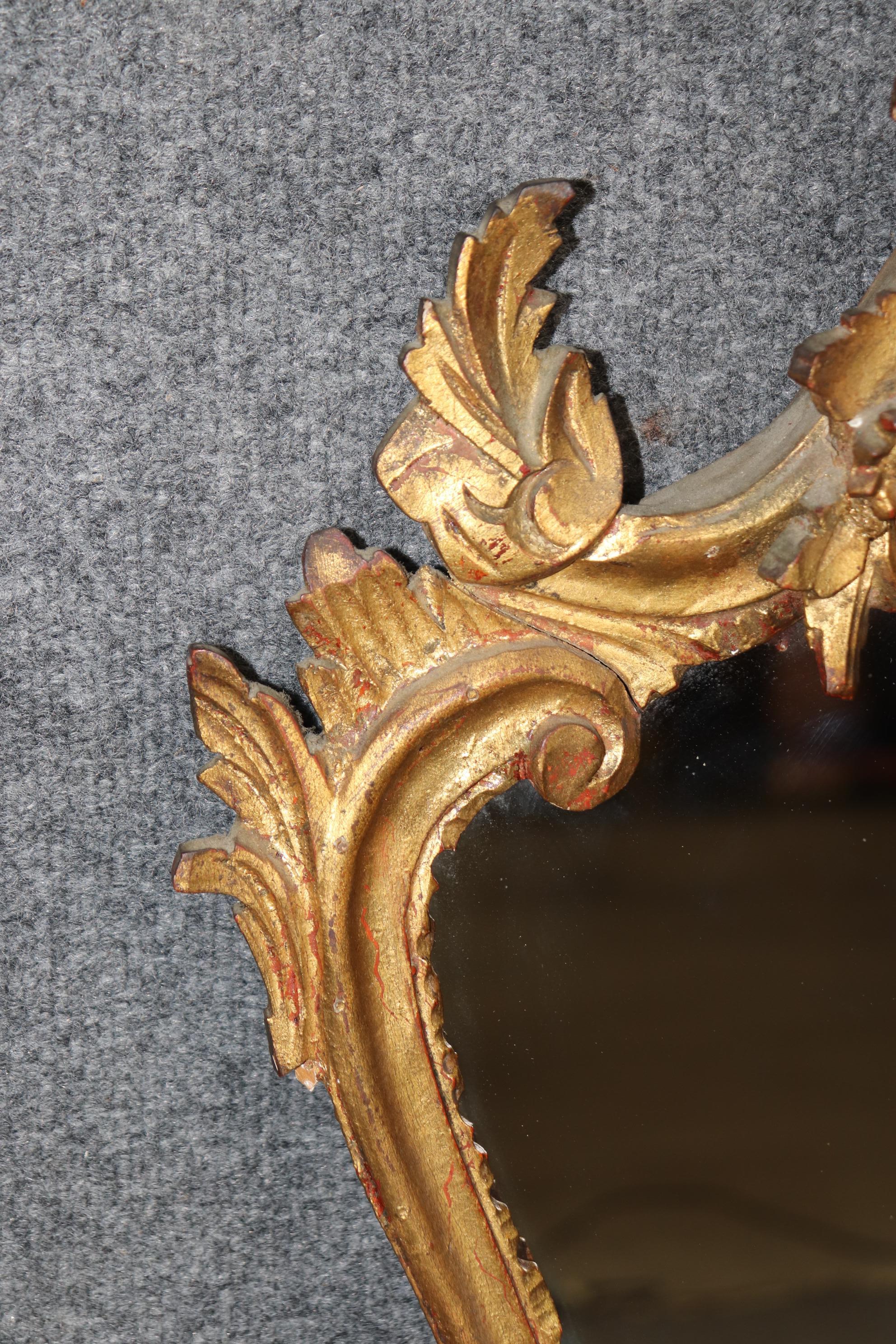 Antike italienische Rokoko-Stil Gold vergoldet geschnitzt Wand hängenden Spiegel im Zustand „Gut“ im Angebot in Swedesboro, NJ