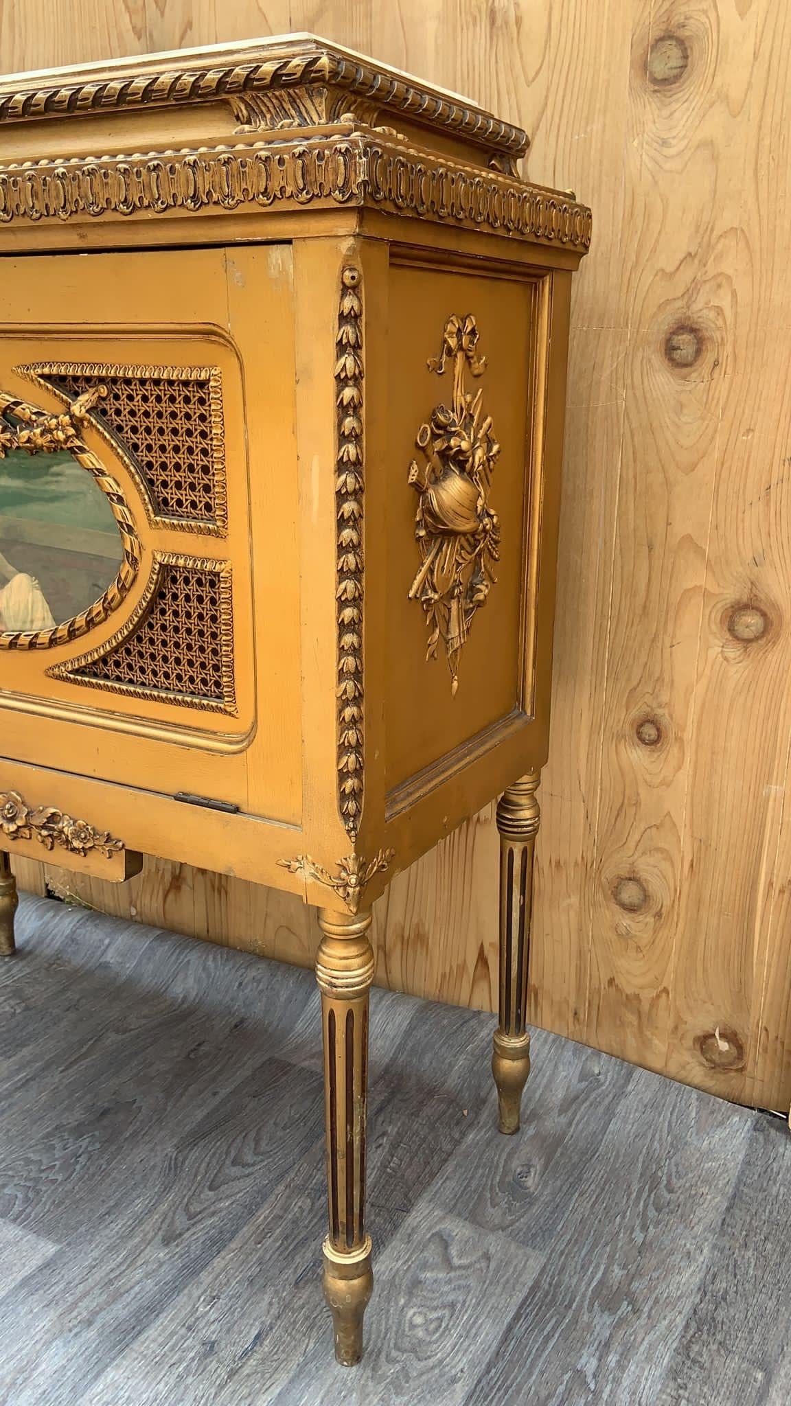 Antiker italienischer Aufbewahrungsschrank im Rokoko-Stil, bemalt, vergoldet und Onyx  (Holz) im Angebot