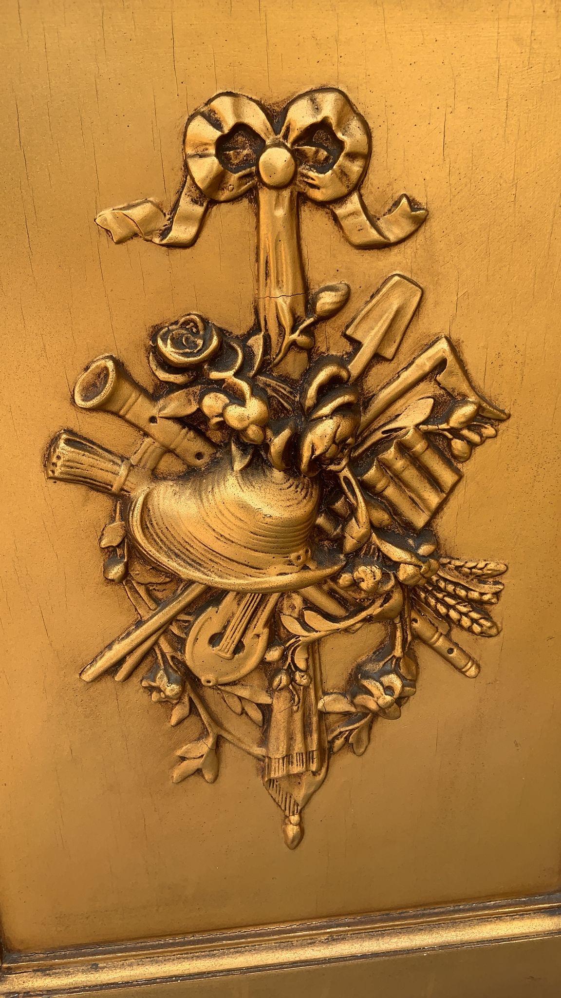 Antiker italienischer Aufbewahrungsschrank im Rokoko-Stil, bemalt, vergoldet und Onyx  im Angebot 2