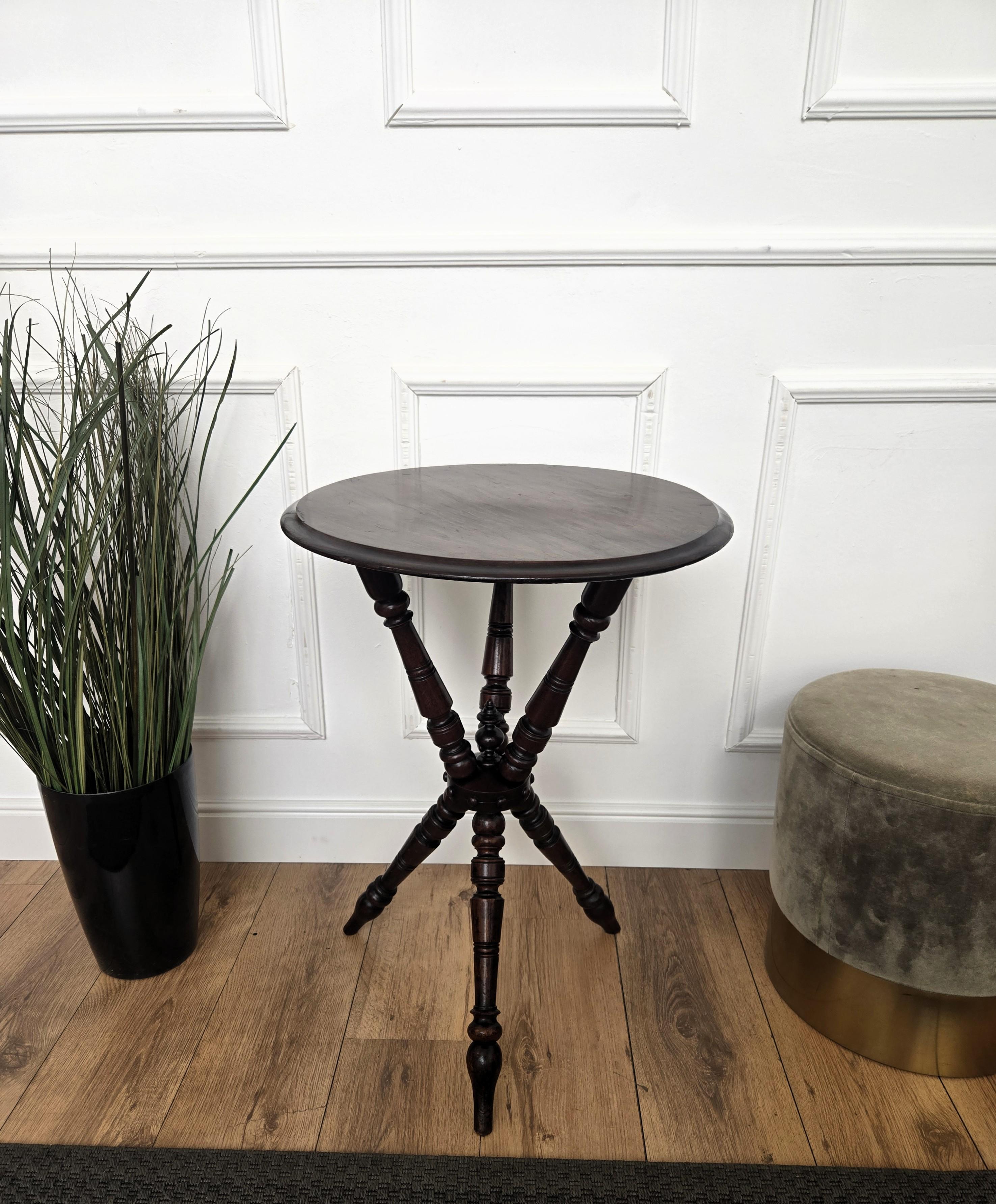 Antique Italian Round Walnut Tripod Side Table with Carved Bun Stretcher For Sale 1