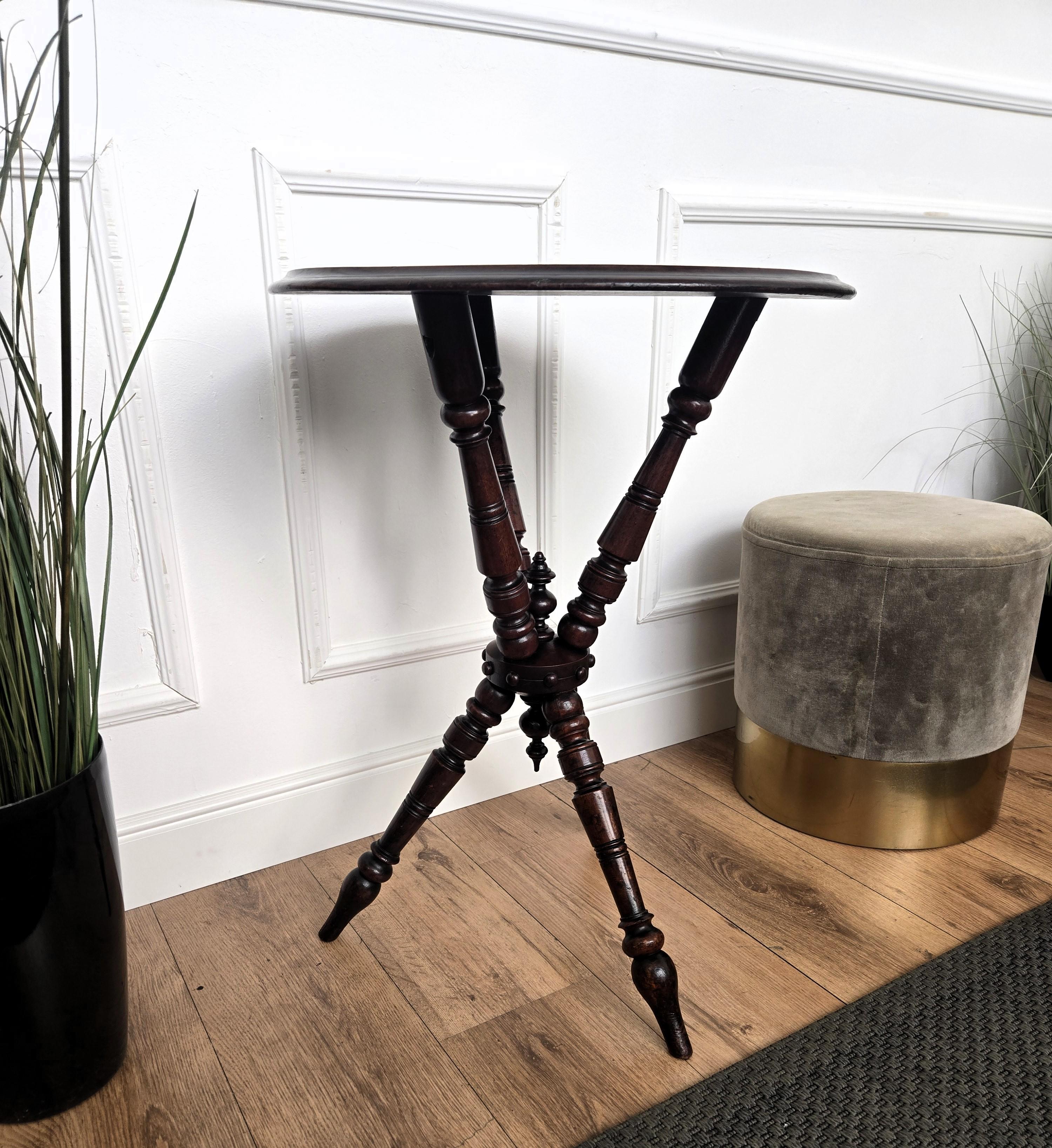 Antique Italian Round Walnut Tripod Side Table with Carved Bun Stretcher For Sale 2