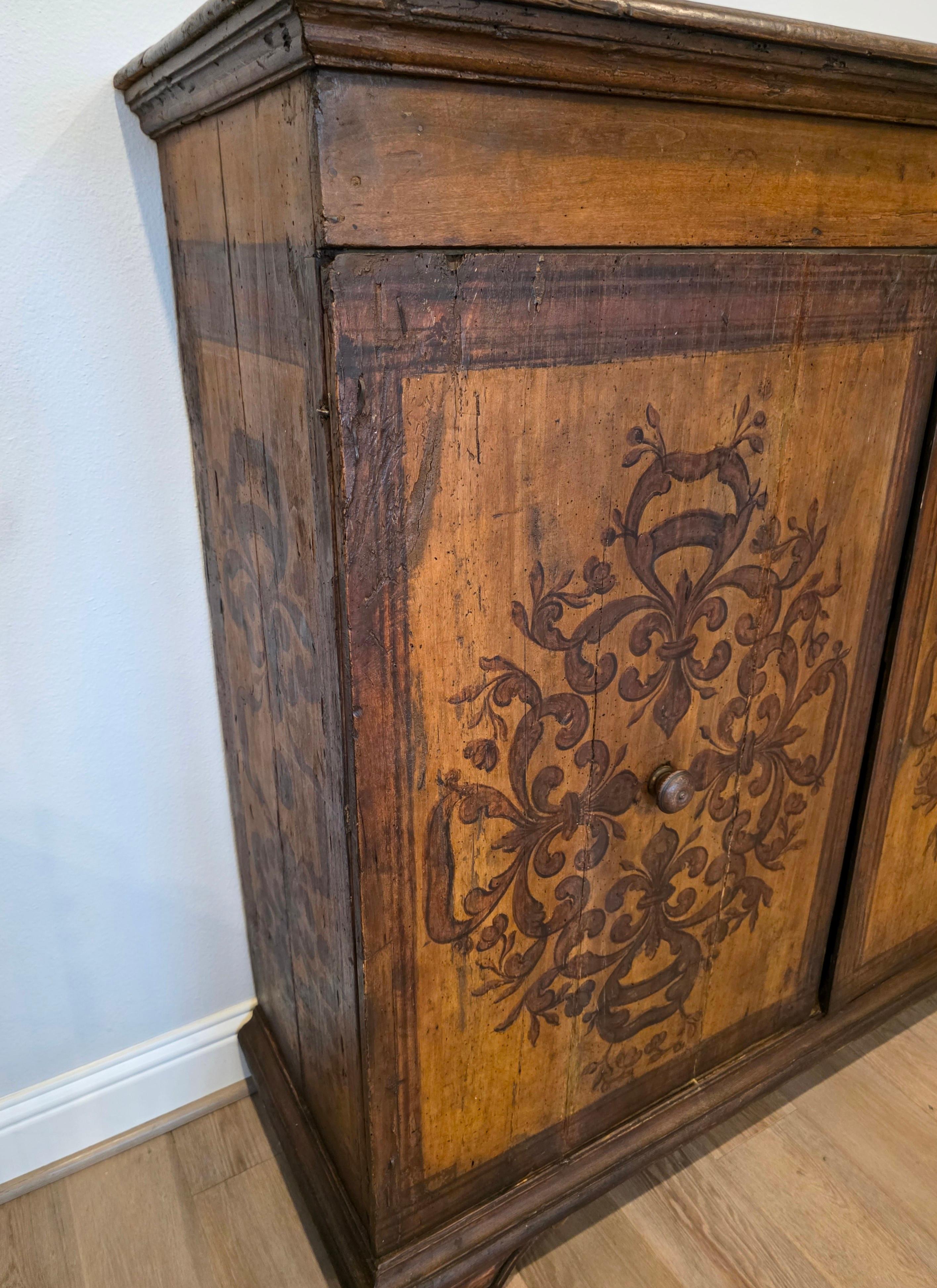 Ancienne armoire de sacristie italienne Coffre à vêtements Armoire à crédence Début 18e siècle en vente 7