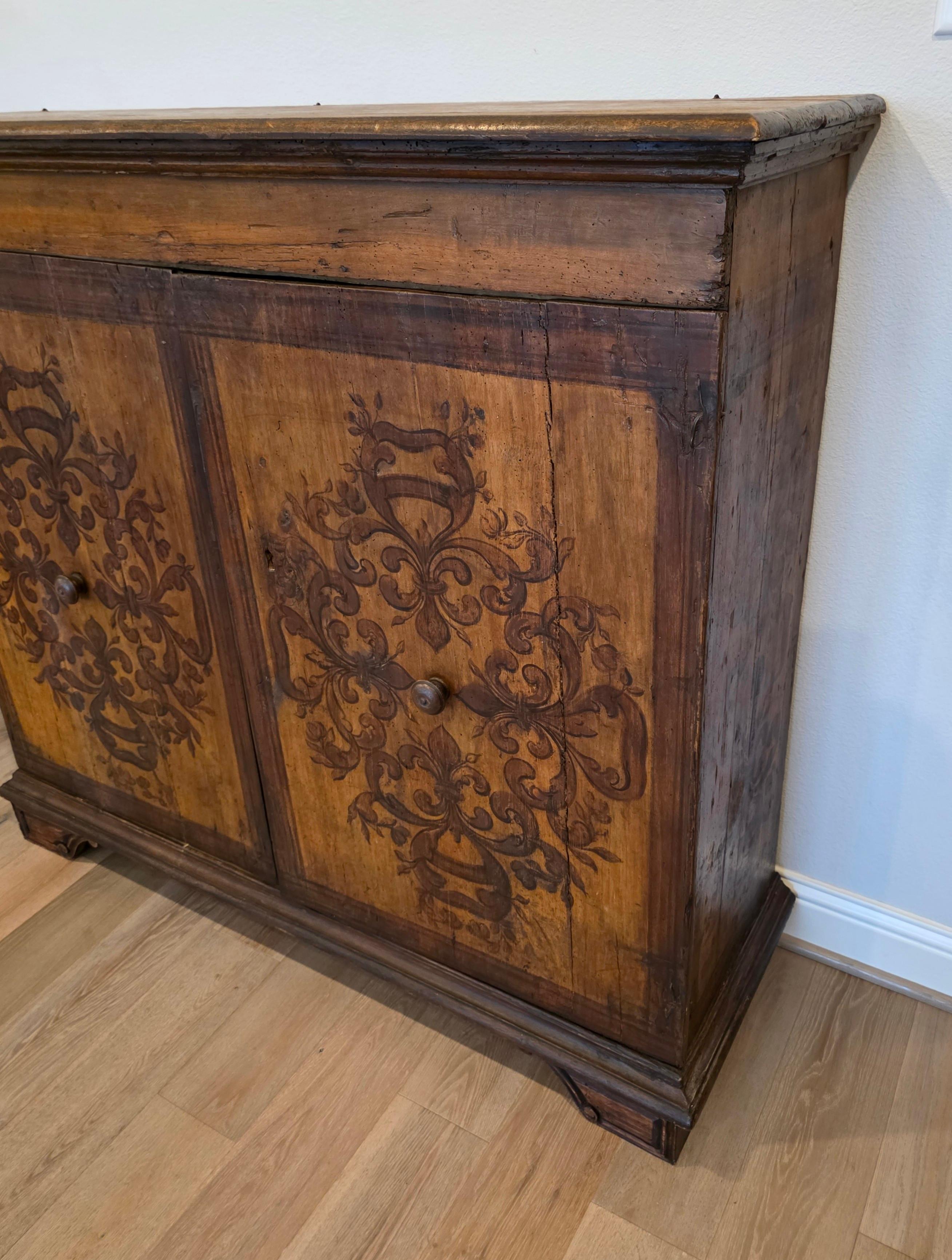 Ancienne armoire de sacristie italienne Coffre à vêtements Armoire à crédence Début 18e siècle en vente 9