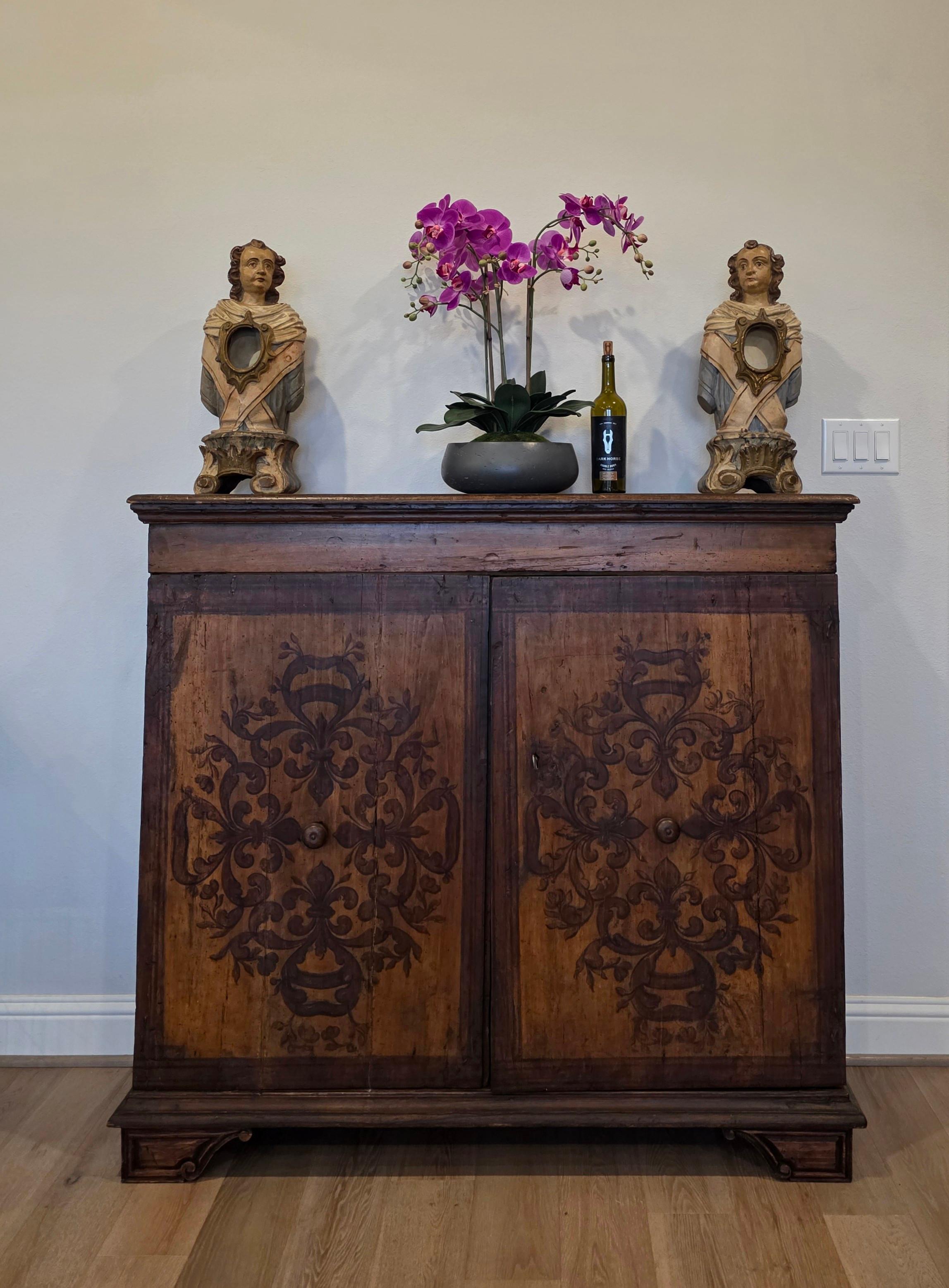 Ancienne armoire de sacristie italienne Coffre à vêtements Armoire à crédence Début 18e siècle en vente 12