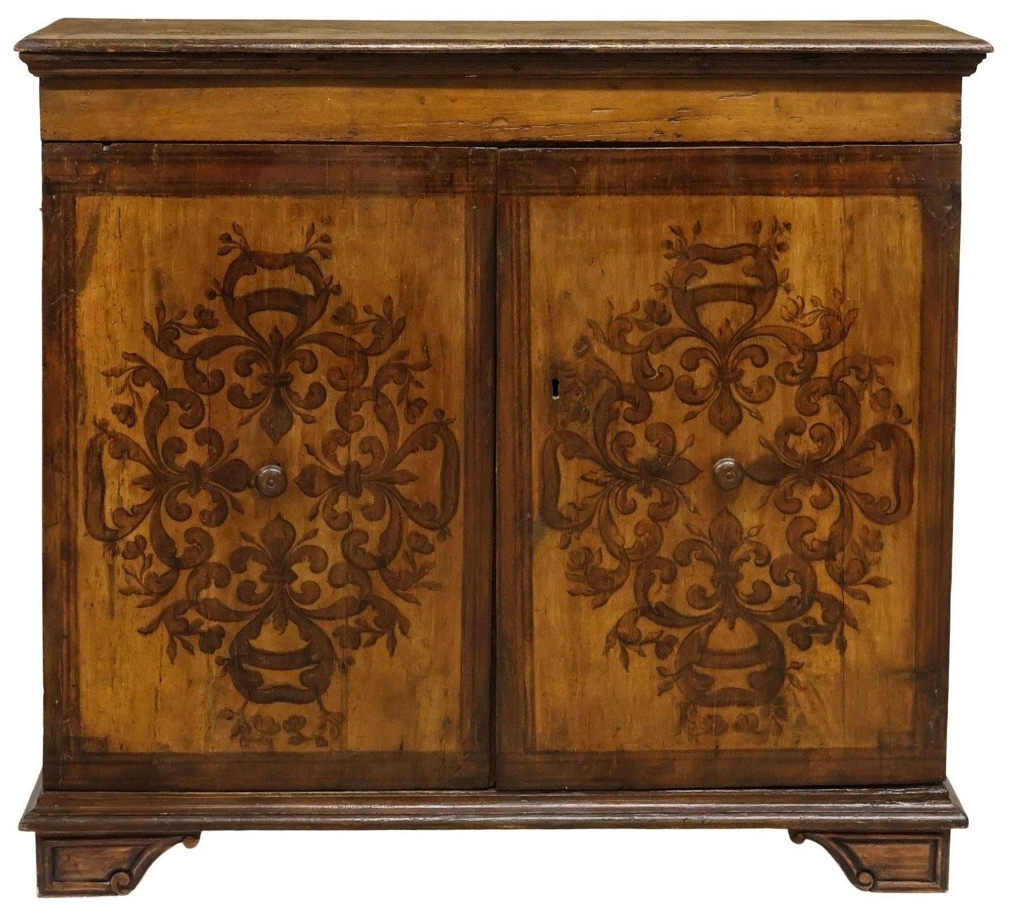 Rare et très impressionnante armoire de sacristie d'église chrétienne d'époque baroque italienne (coffre à vêtements / armoire à crédence) vers 1725.

XVIIIe siècle, Italie, exécution artisanale richement détaillée, comprenant une haute boîte