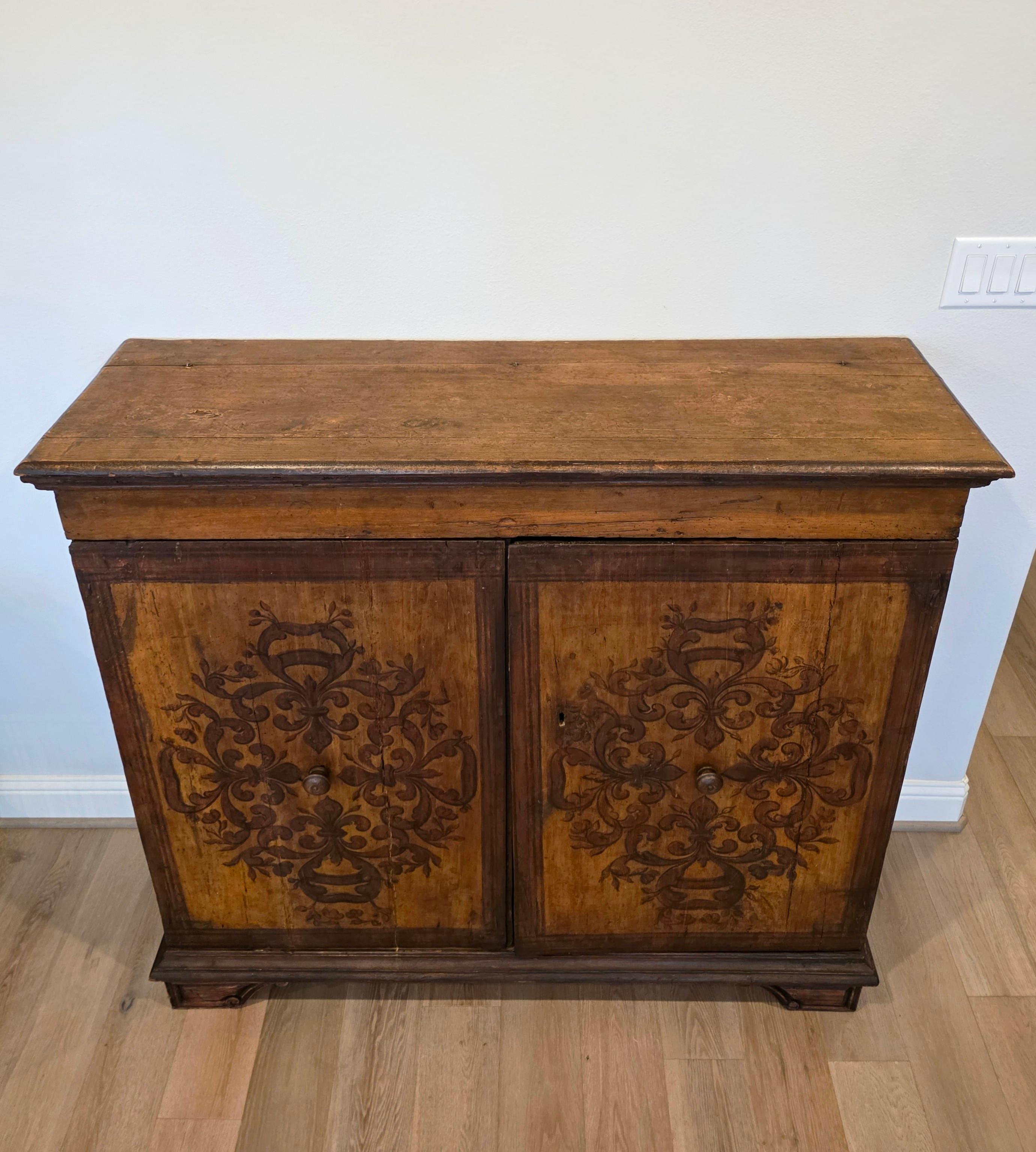 Fer forgé Ancienne armoire de sacristie italienne Coffre à vêtements Armoire à crédence Début 18e siècle en vente