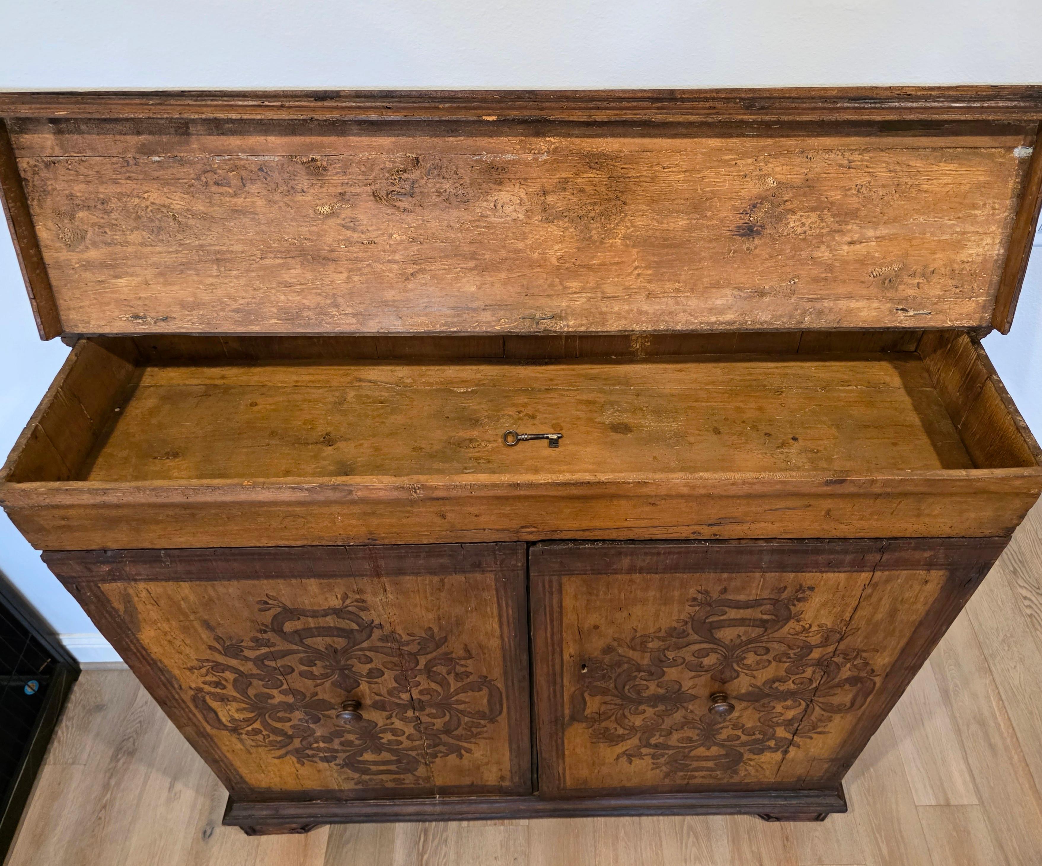 Ancienne armoire de sacristie italienne Coffre à vêtements Armoire à crédence Début 18e siècle en vente 1