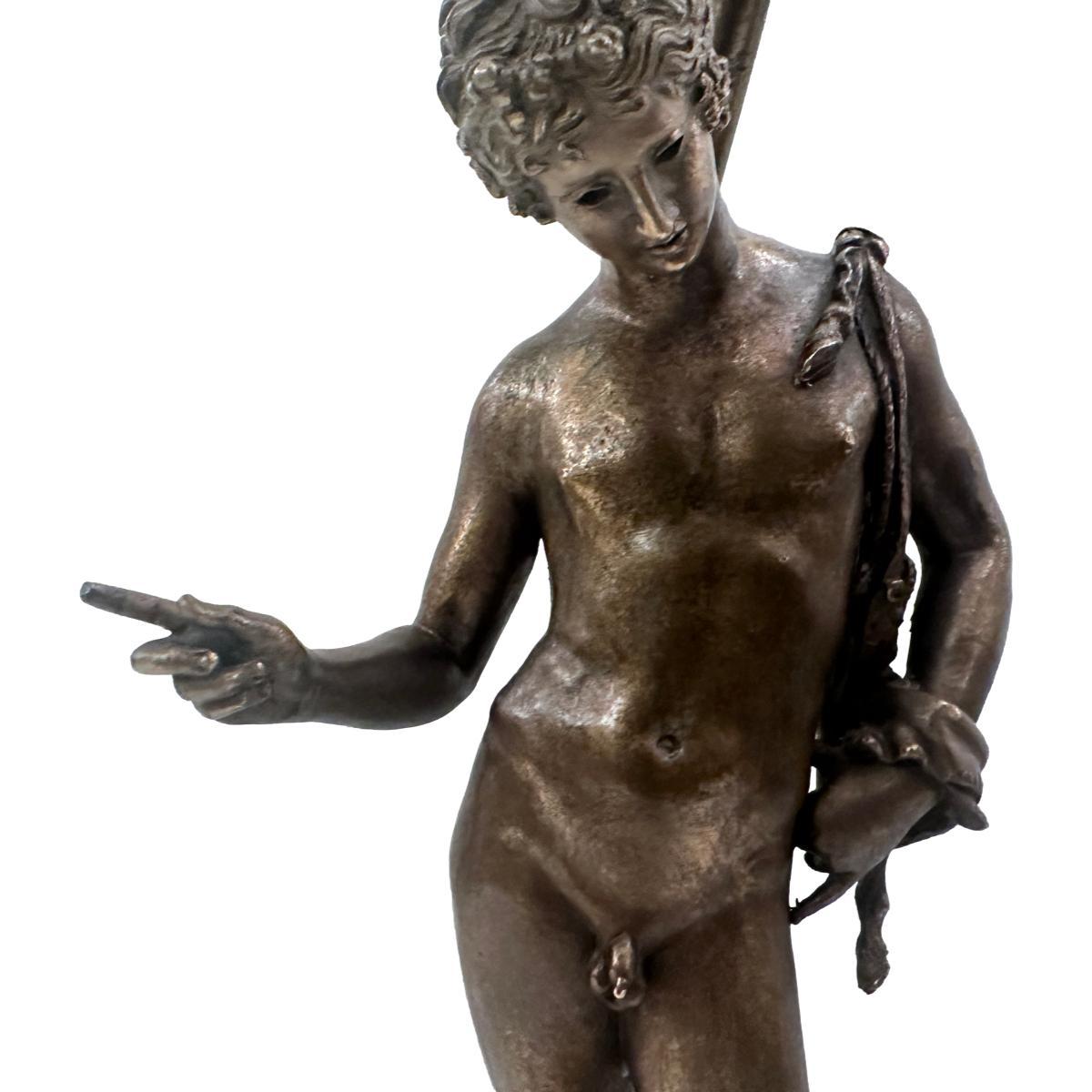 Statue italienne en bronze de Bachus de la fin du XIXe siècle, montée comme une lampe.

Mesures :
Hauteur du corps : 14
Hauteur jusqu'à l'appui de l'abat-jour : 24